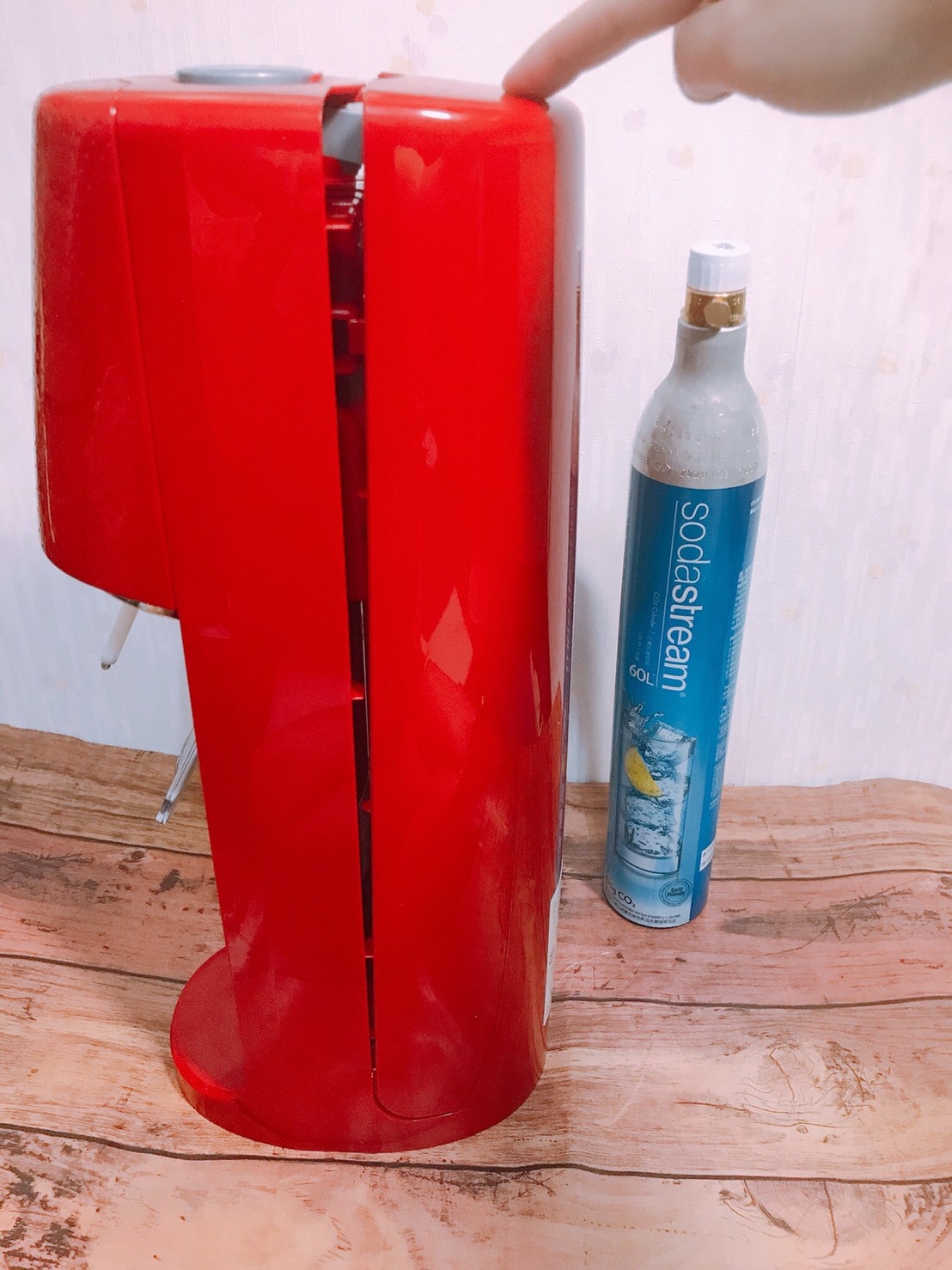 Sodastream氣泡水機༺輕鬆製作沁涼飲料讓你多喝水 Sodastream氣泡水機༺輕鬆製作沁涼飲料讓你多喝水