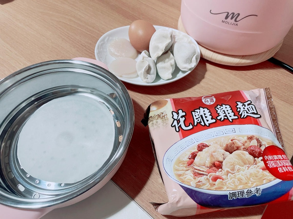 MOLIJIA 魔力家M17多功能不沾快煮小電鍋/電子鍋1. MOLIJIA 魔力家M17多功能不沾快煮小電鍋/電子鍋1.