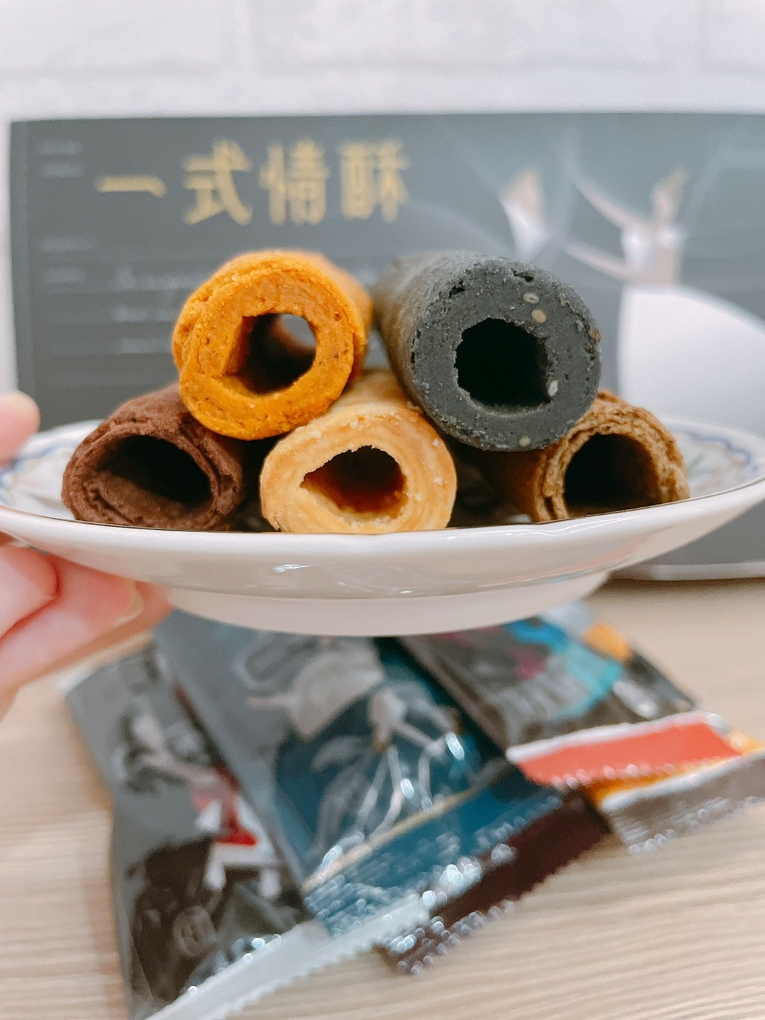 ༩ 食記 ཾ谷溜谷溜༺台中一式情酥蛋捲x台中團購宅備美食x