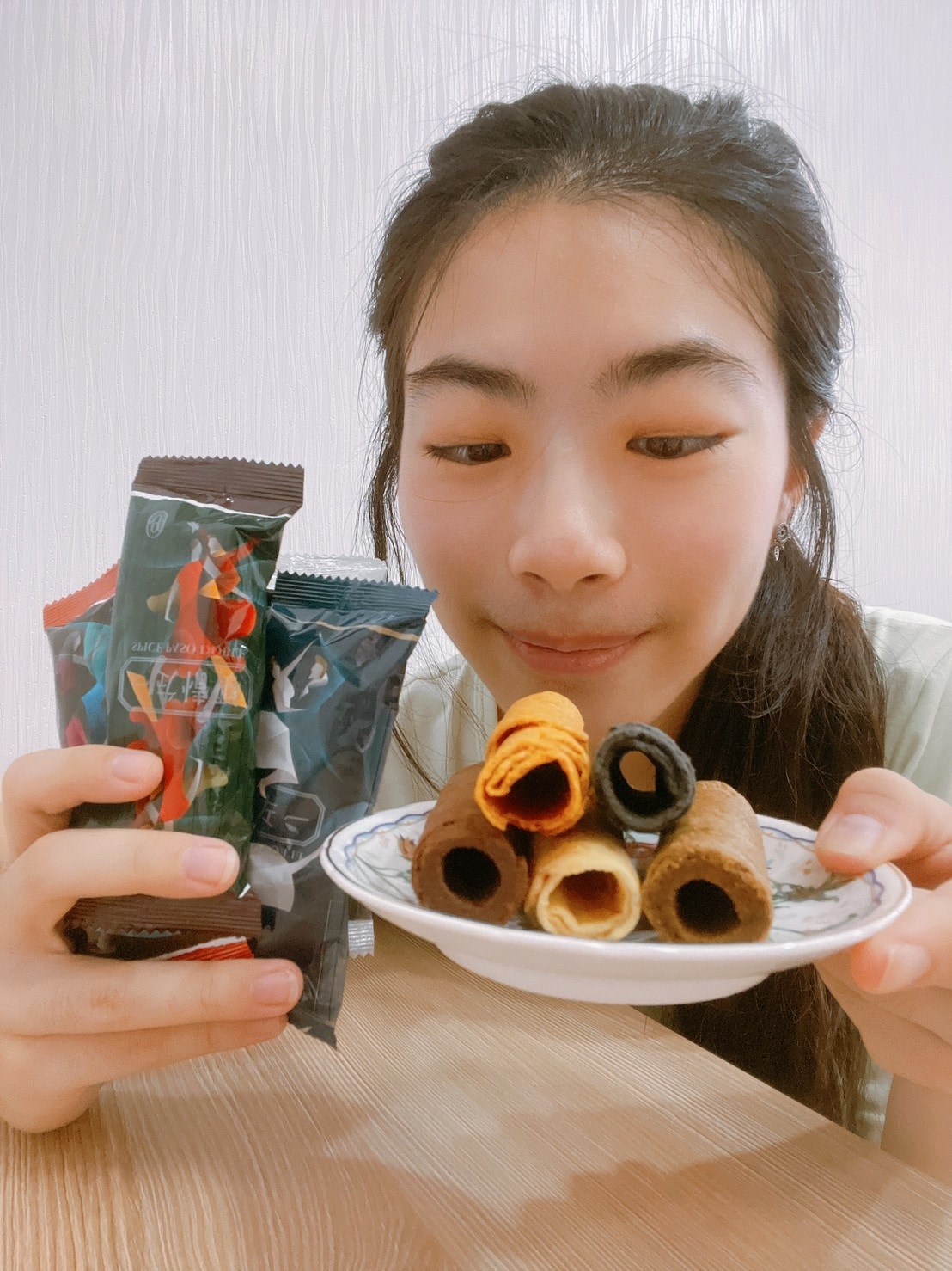 ༩ 食記 ཾ谷溜谷溜༺台中一式情酥蛋捲x台中團購宅備美食x