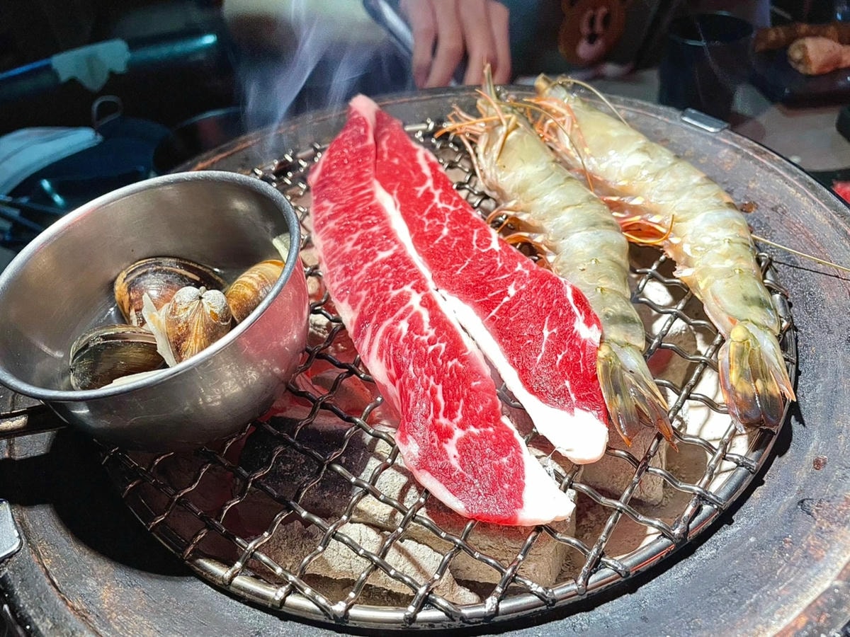 食記 ཾ名炙炭火燒肉༺新北三重頂級燒肉、海鮮燒烤吃到飽