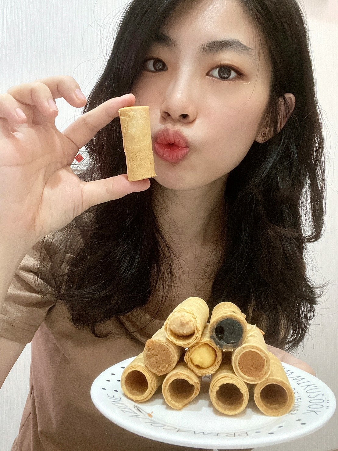 食記 ཾ實心蛋捲༺台中熱銷中秋、過年禮盒送禮推薦x香香雞聯名