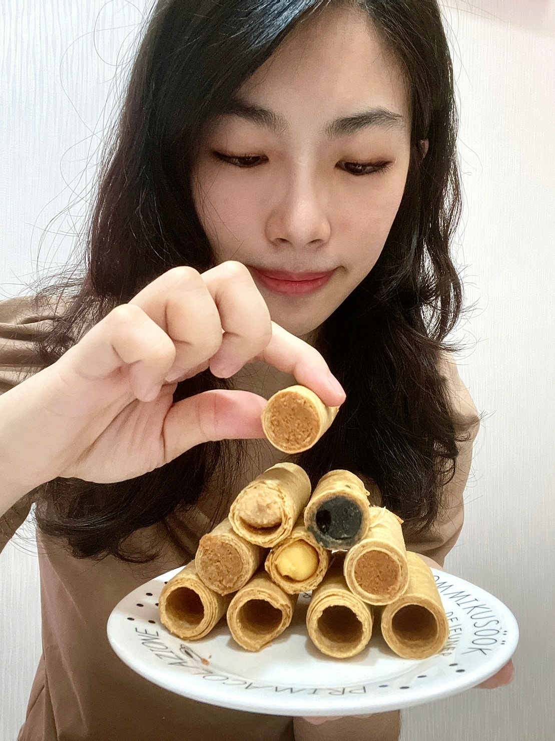 食記 ཾ實心蛋捲༺台中熱銷中秋、過年禮盒送禮推薦x香香雞聯名