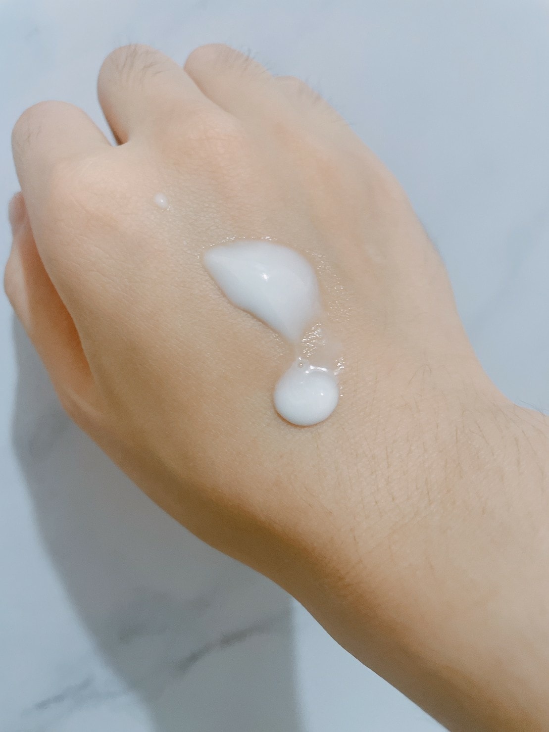 LOYE 樂妍༺小蒼蘭潤白香水身體乳一抹化水箱乳液開箱x10