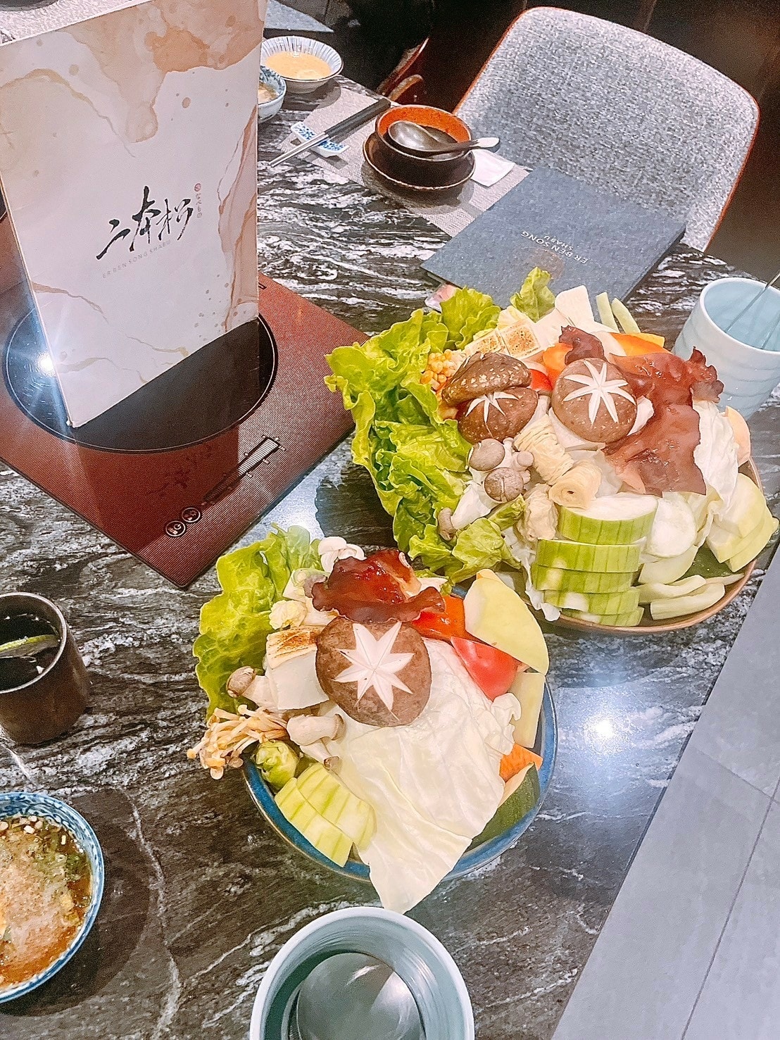 食記 ཾ二本松涮涮屋 全程專人桌邊服務火鍋名店x藝人推薦頂級