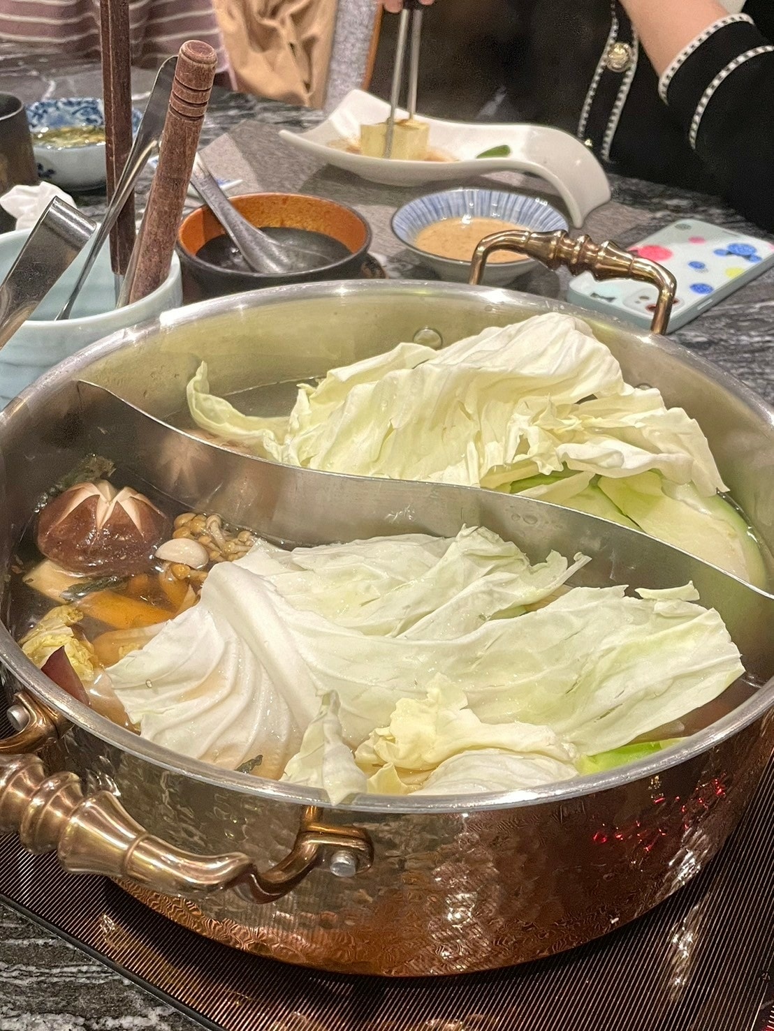 食記 ཾ二本松涮涮屋 全程專人桌邊服務火鍋名店x藝人推薦頂級