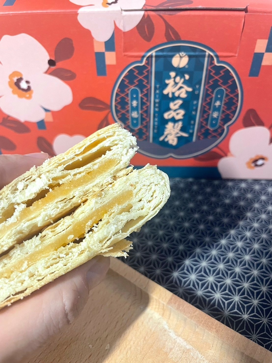 食記 ཾ裕品馨༺必吃爆漿流沙酥、帝王酥,雲朵小酥餅中秋禮盒宅