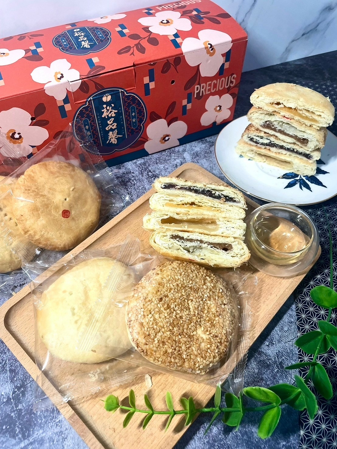 食記 ཾ裕品馨༺必吃爆漿流沙酥、帝王酥,雲朵小酥餅中秋禮盒宅