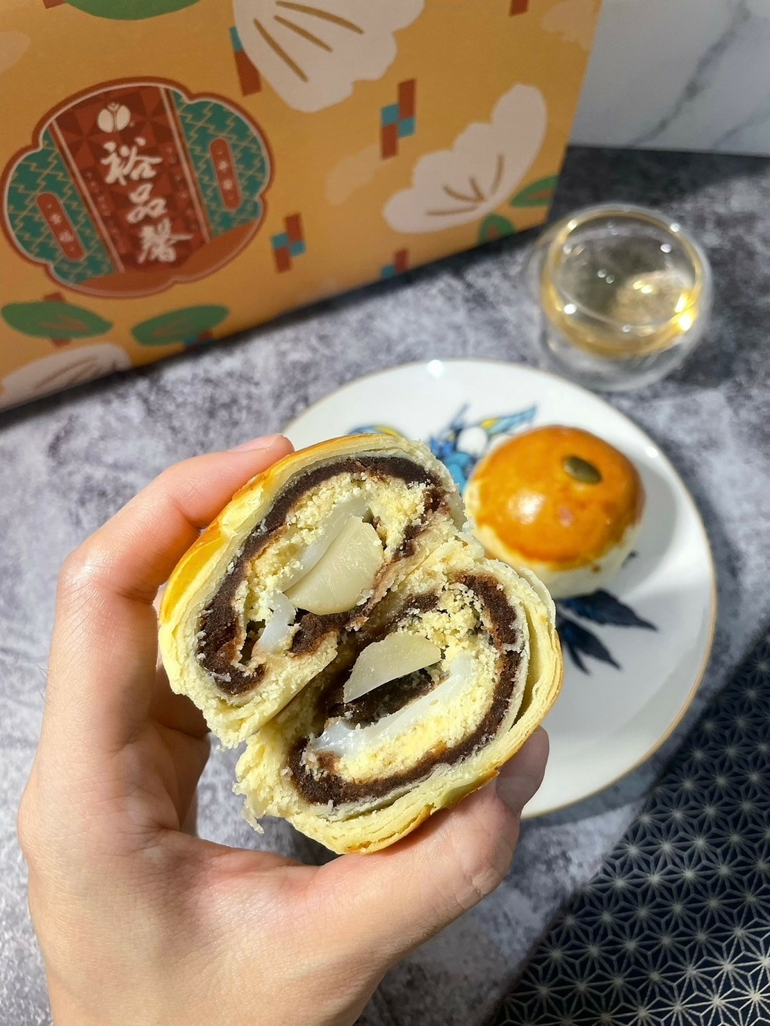 食記 ཾ裕品馨༺必吃爆漿流沙酥、帝王酥,雲朵小酥餅中秋禮盒宅