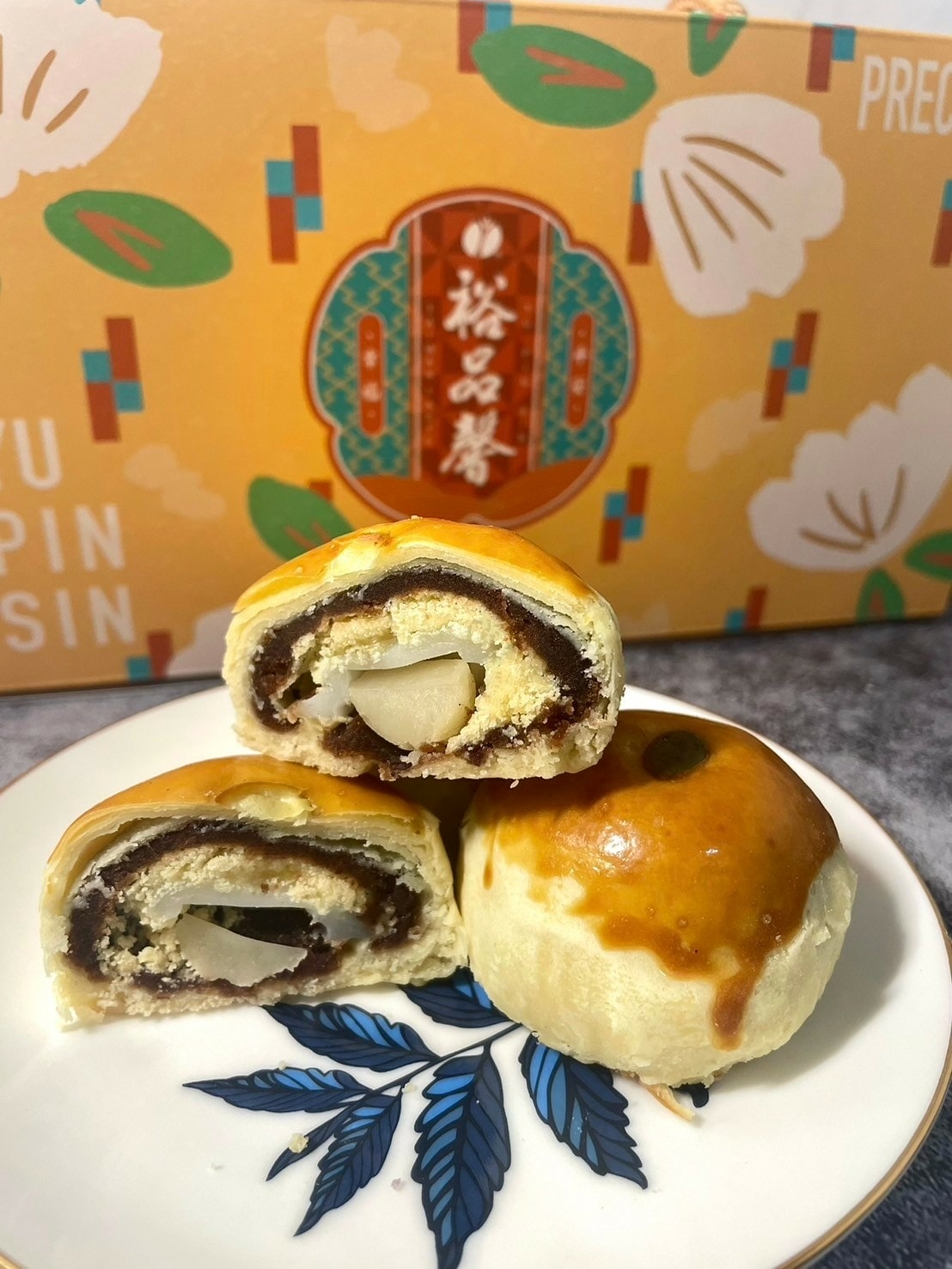 食記 ཾ裕品馨༺必吃爆漿流沙酥、帝王酥,雲朵小酥餅中秋禮盒宅