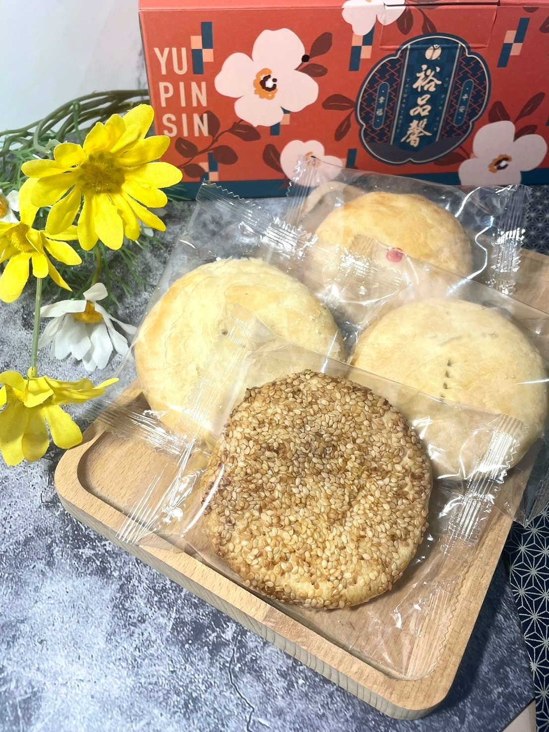 食記 ཾ裕品馨༺必吃爆漿流沙酥、帝王酥,雲朵小酥餅中秋禮盒宅