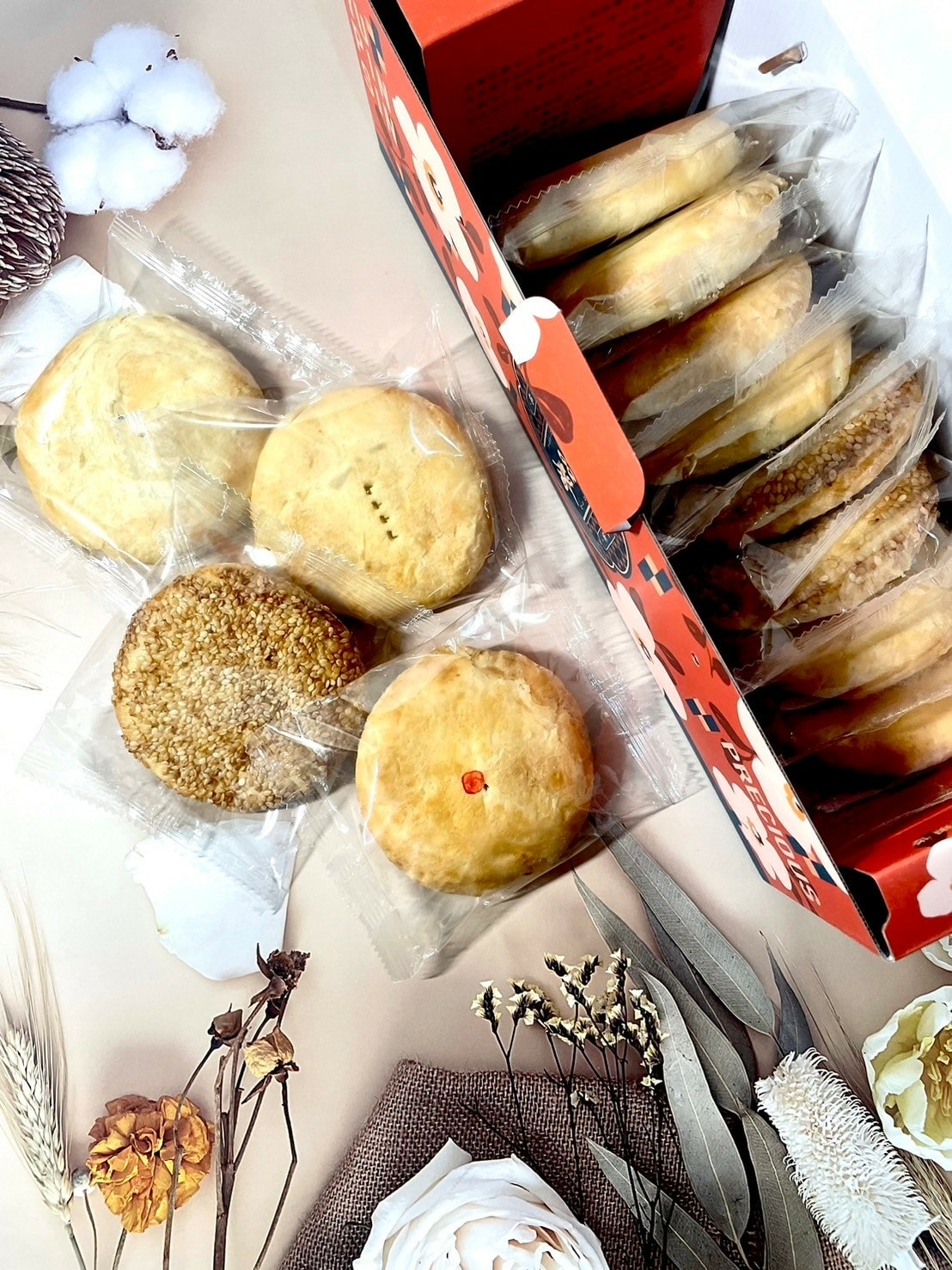 食記 ཾ裕品馨༺必吃爆漿流沙酥、帝王酥,雲朵小酥餅中秋禮盒宅