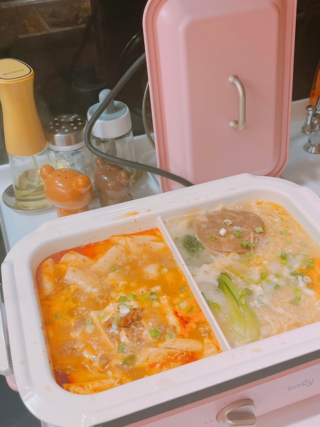 only 多功能不沾復古電烤盤赫本粉一盤多用x火鍋、煎烤、