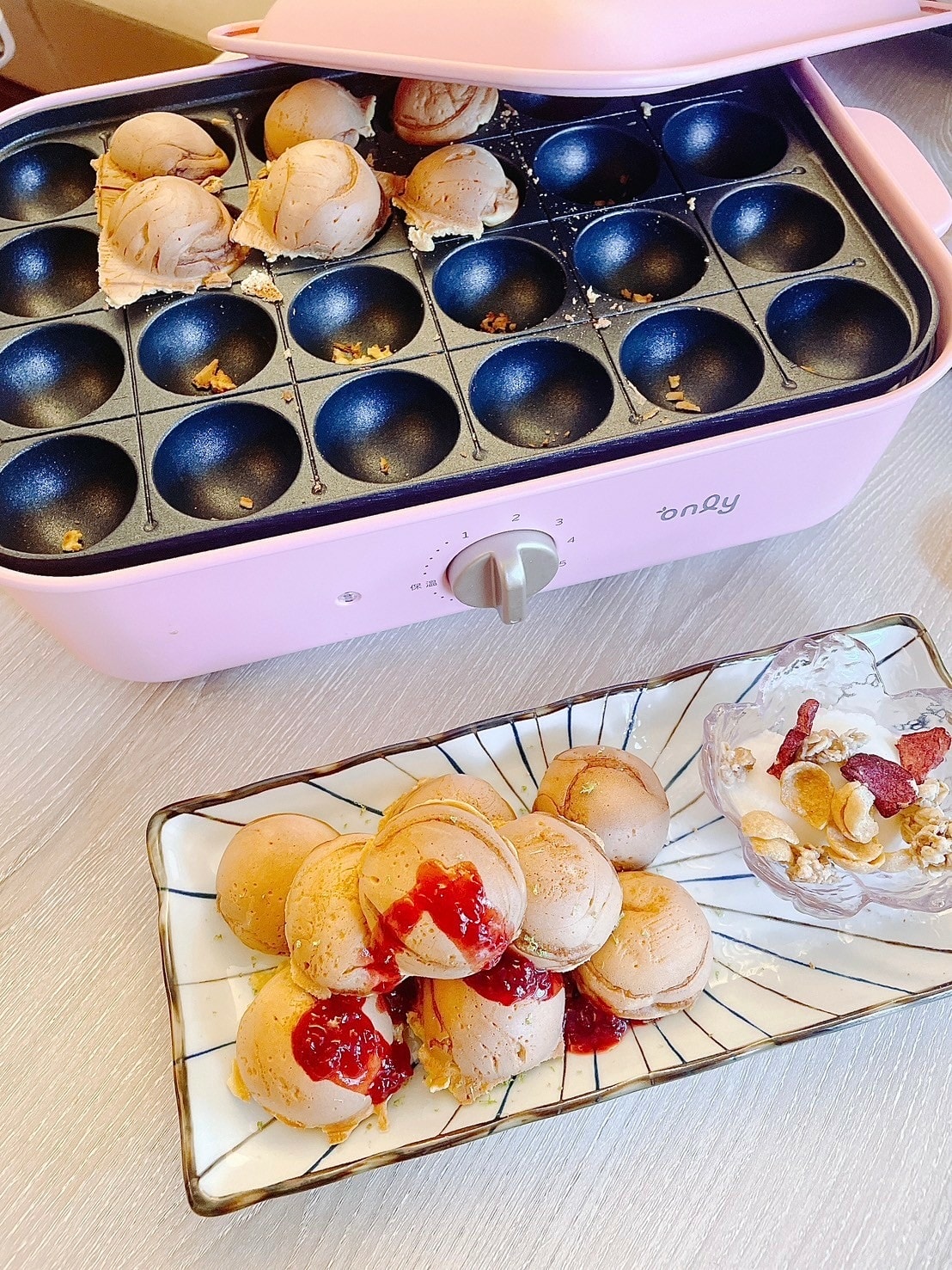 only 多功能不沾復古電烤盤赫本粉一盤多用x火鍋、煎烤、