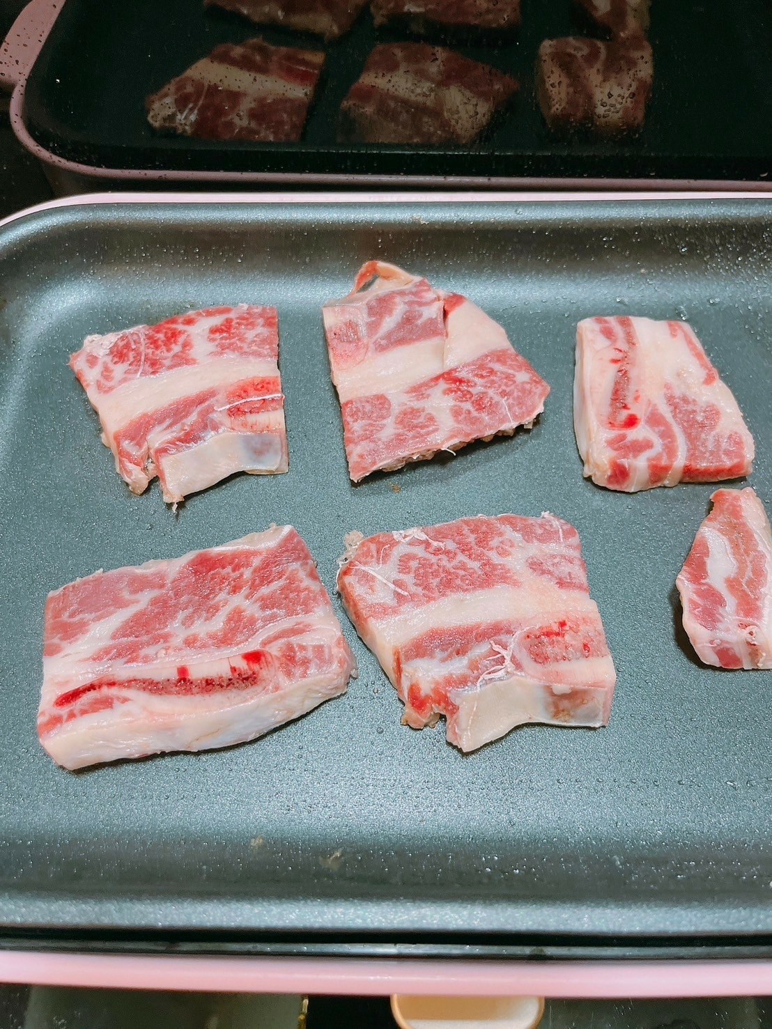 only 多功能不沾復古電烤盤赫本粉一盤多用x火鍋、煎烤、