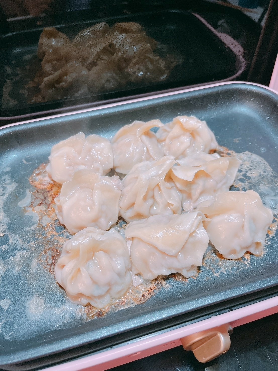 only 多功能不沾復古電烤盤赫本粉一盤多用x火鍋、煎烤、