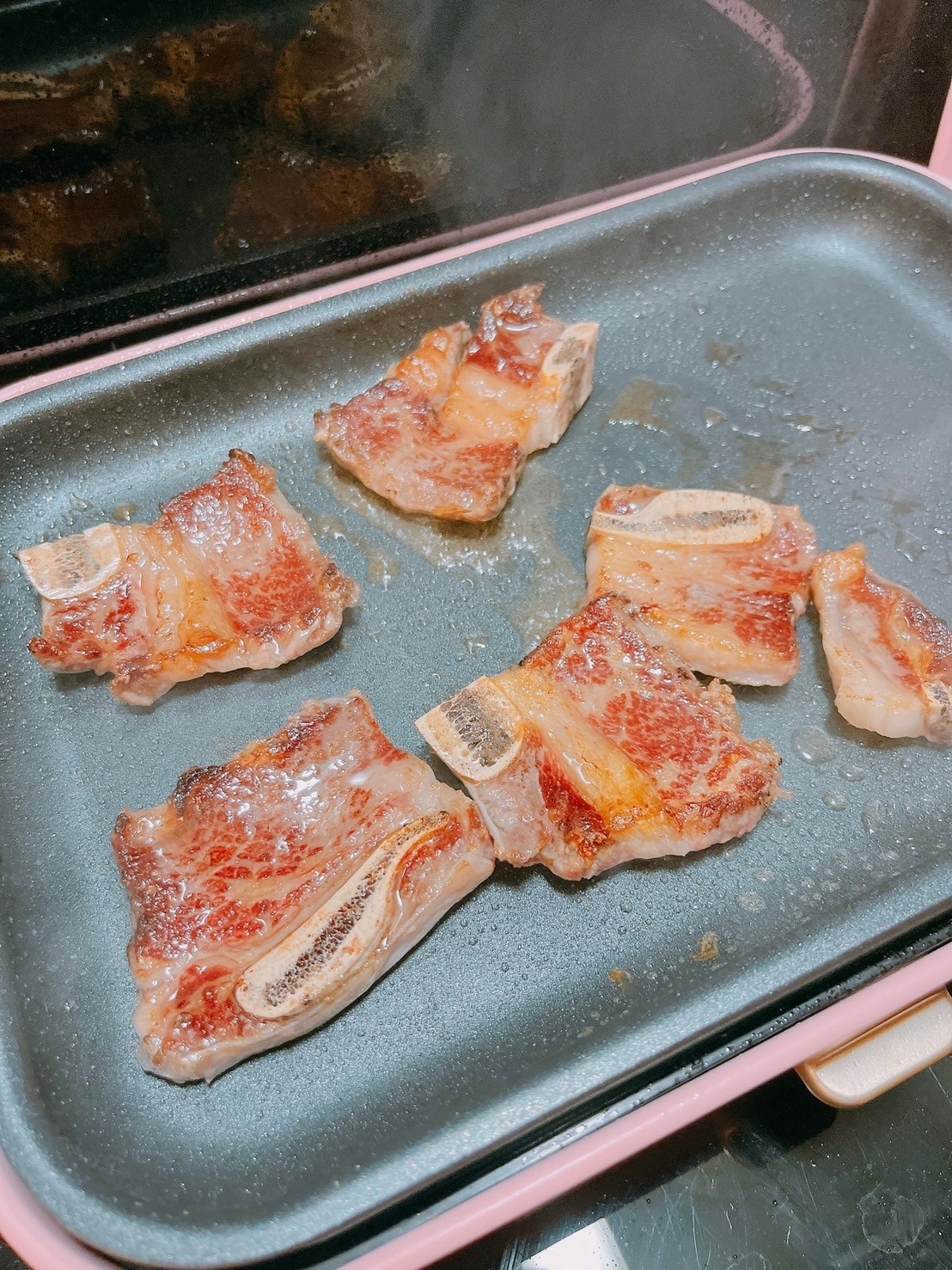 only 多功能不沾復古電烤盤赫本粉一盤多用x火鍋、煎烤、