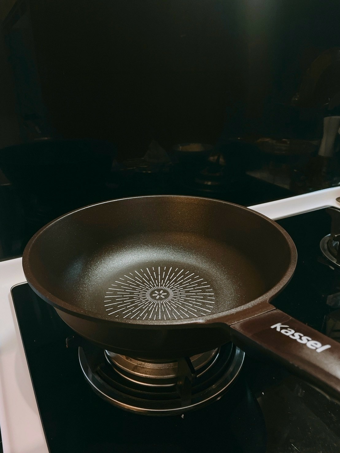 韓國Kassel 鑽石超導熱不沾輕炒鍋28cm(不沾鍋/不