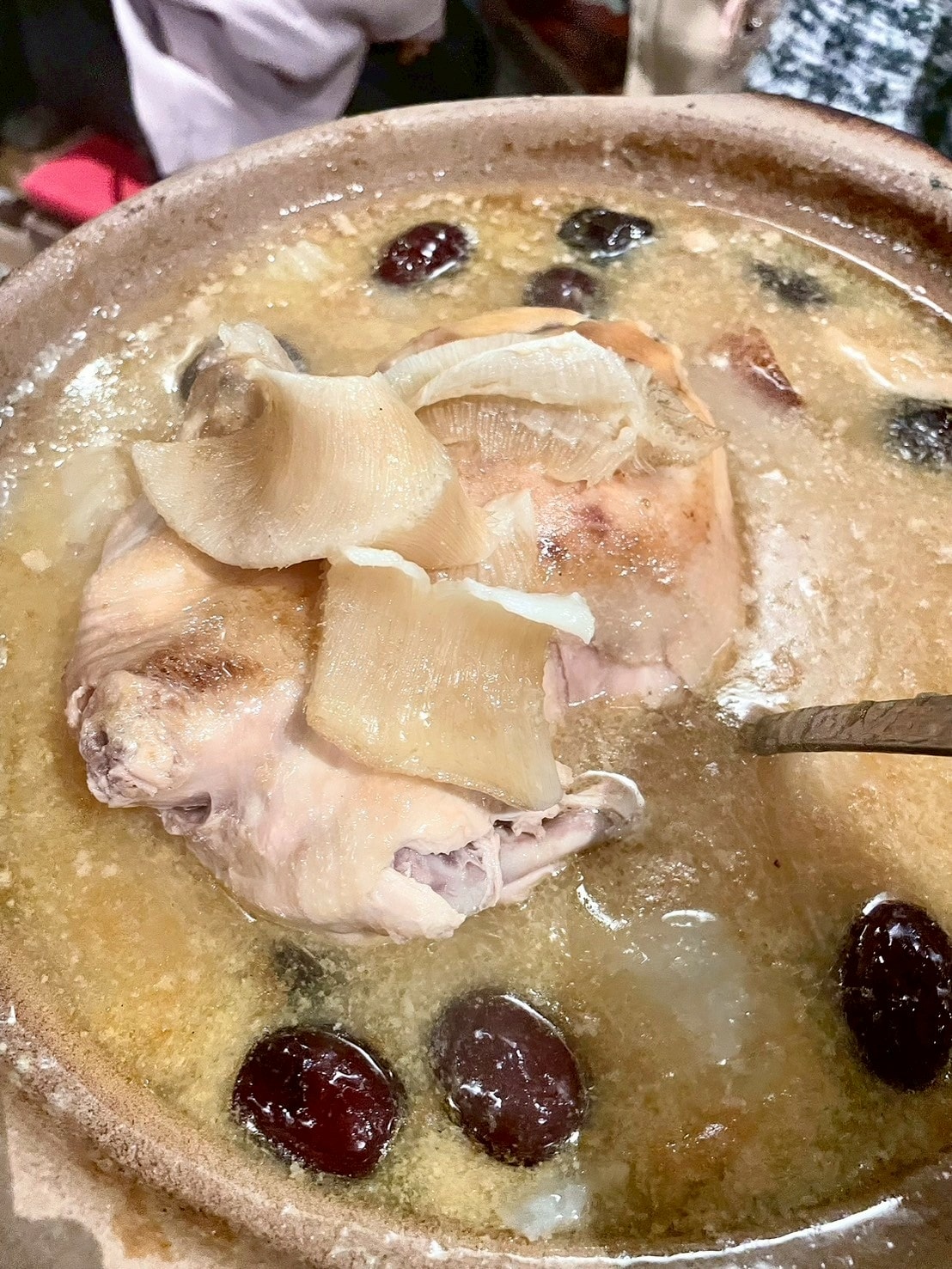 食記春韭晴光店人氣私廚,AI教父也愛的濃郁精華黃金雞湯無 食記春韭晴光店人氣私廚,AI教父也愛的濃郁精華黃金雞湯無