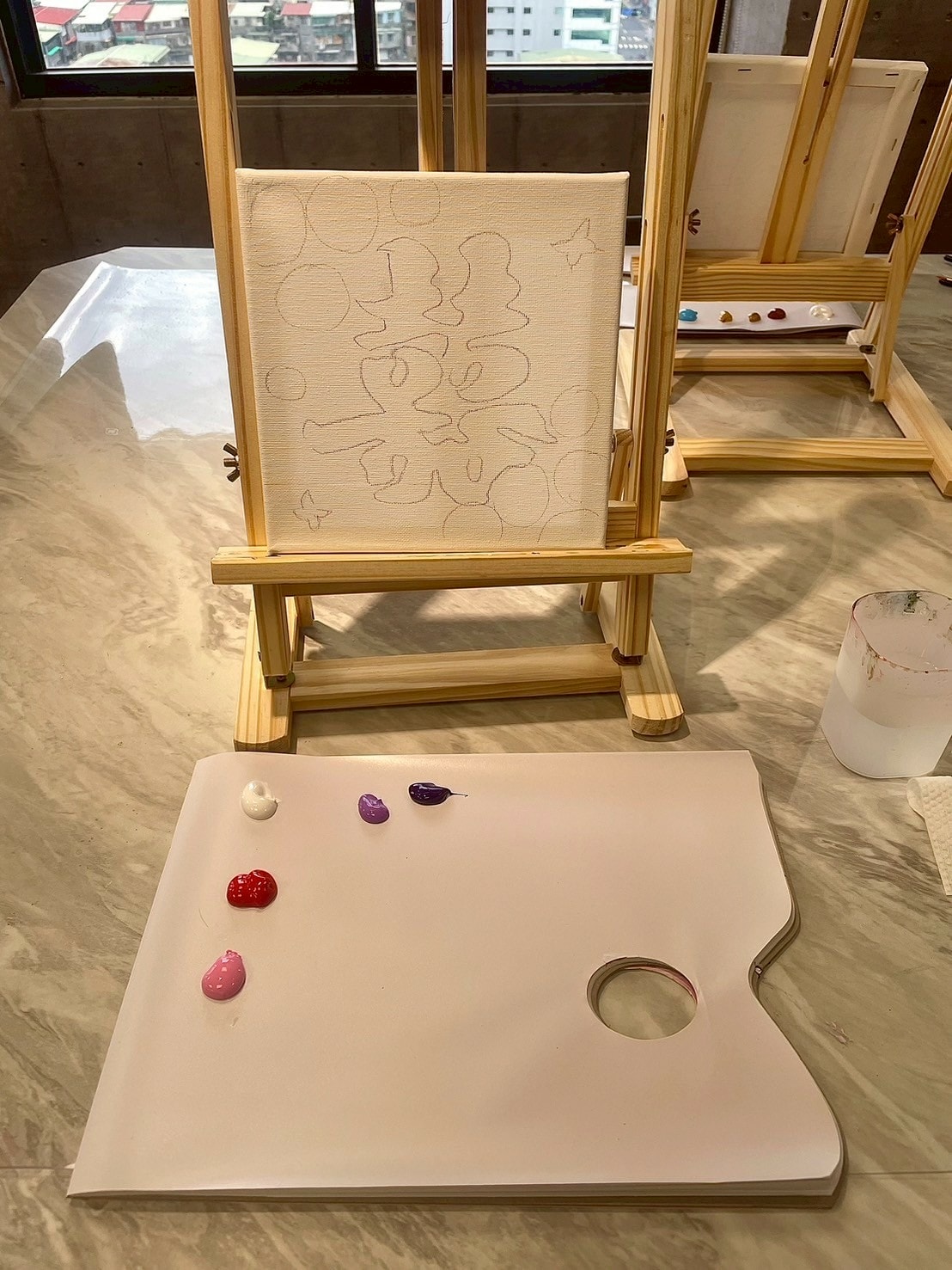 MUSE畫室中和全新開幕畫畫還可以喝調酒? 沒藝術細胞也