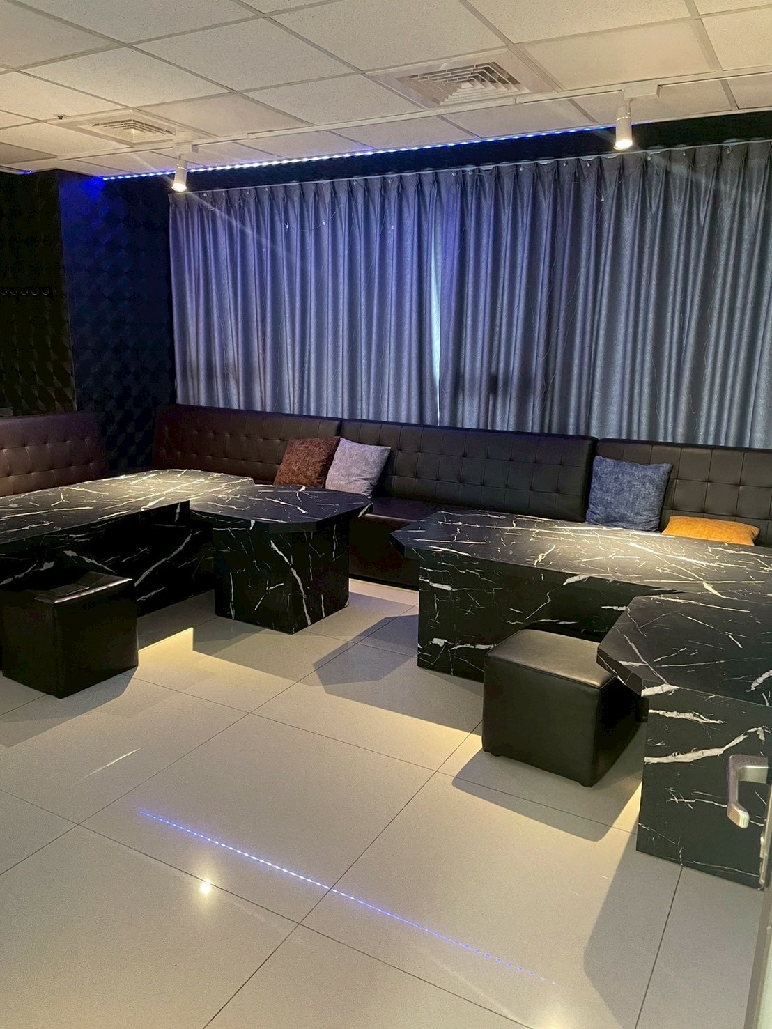 MUSE畫室中和全新開幕畫畫還可以喝調酒? 沒藝術細胞也