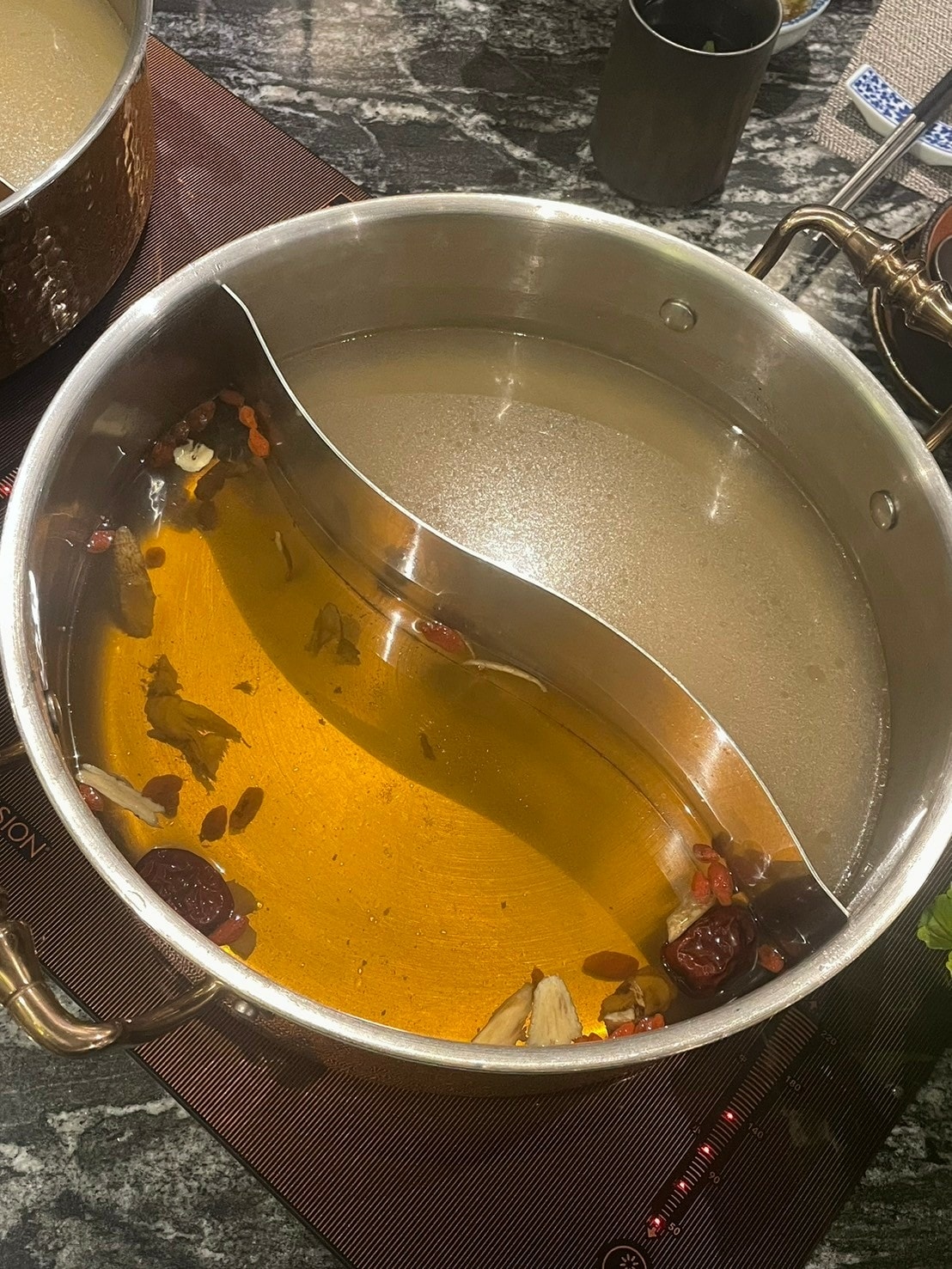 食記 ཾ二本松涮涮屋༺全程專人桌邊服務火鍋名店x藝人推薦頂級