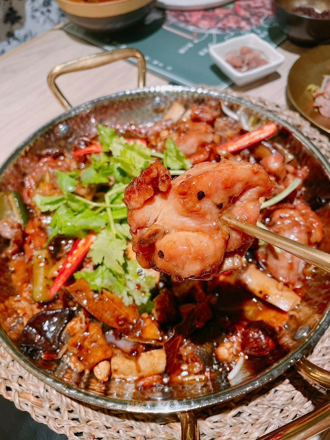 食記 大四喜麻辣雞公煲西門町麻辣牛舌料理x港籍主廚料理 食記 大四喜麻辣雞公煲西門町麻辣牛舌料理x港籍主廚料理