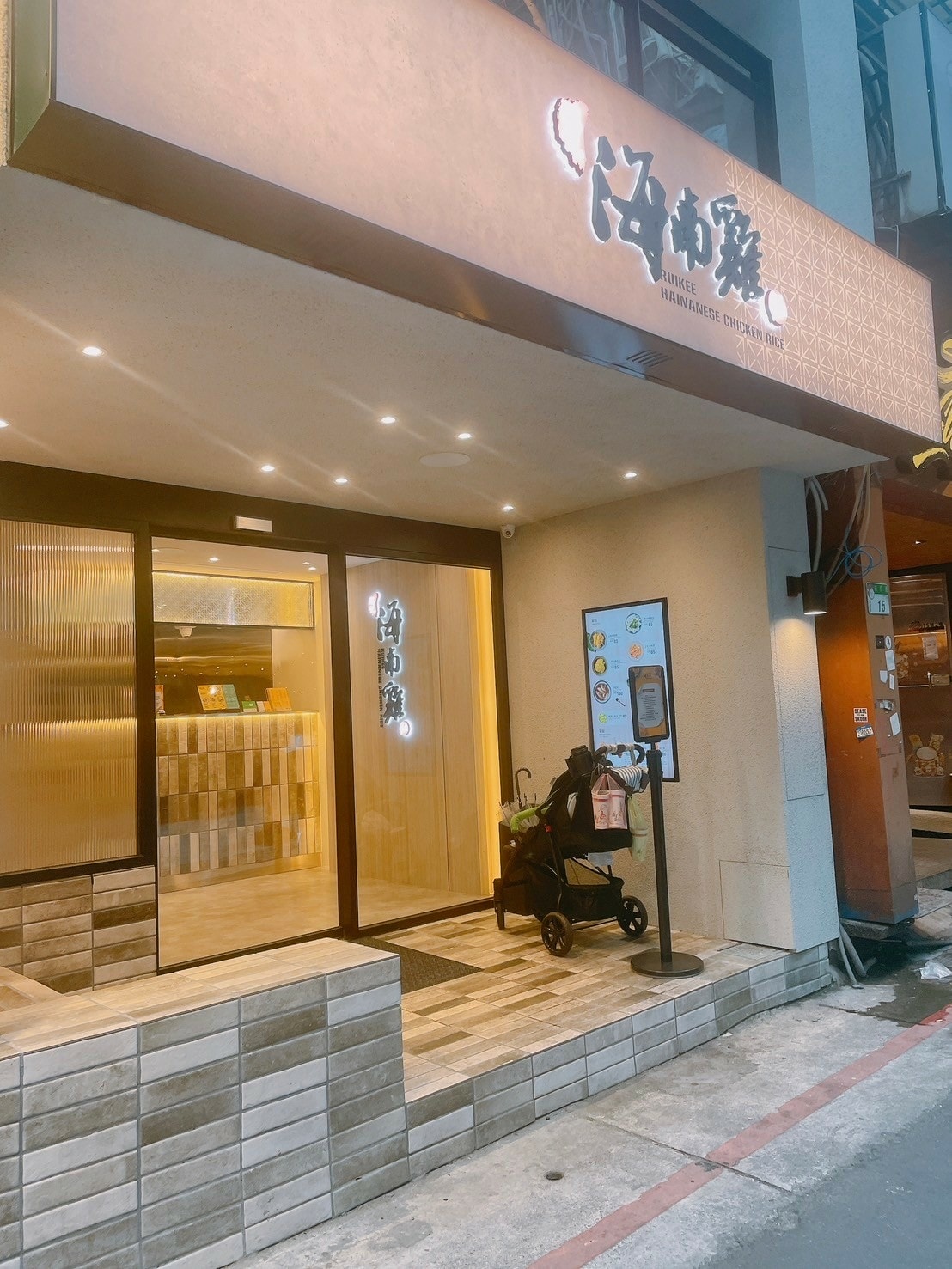 食記 大四喜麻辣雞公煲西門町麻辣牛舌料理x港籍主廚料理 食記 大四喜麻辣雞公煲西門町麻辣牛舌料理x港籍主廚料理