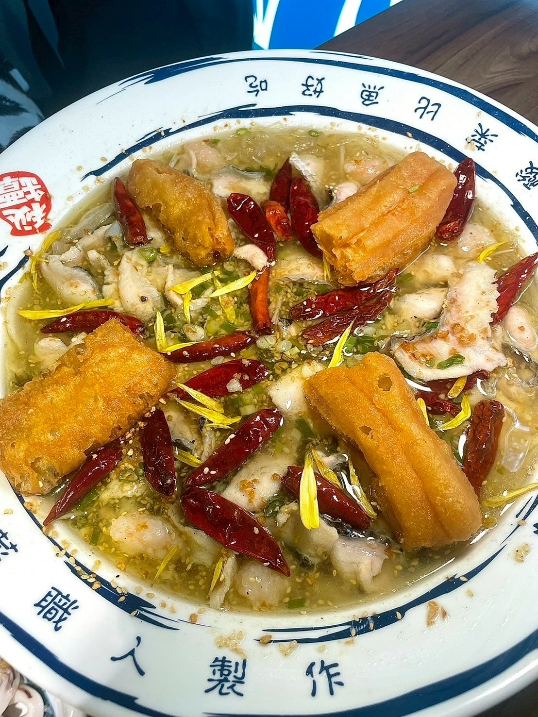 食記刁民酸菜魚府中店人氣酸菜魚插旗新北板橋!酸爽軟嫩酸菜