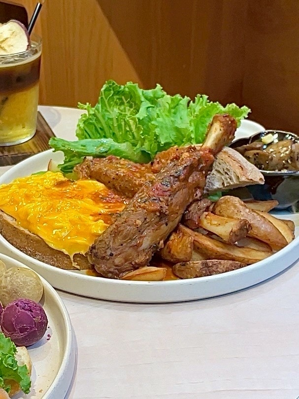 TING ROOM CAFÉ