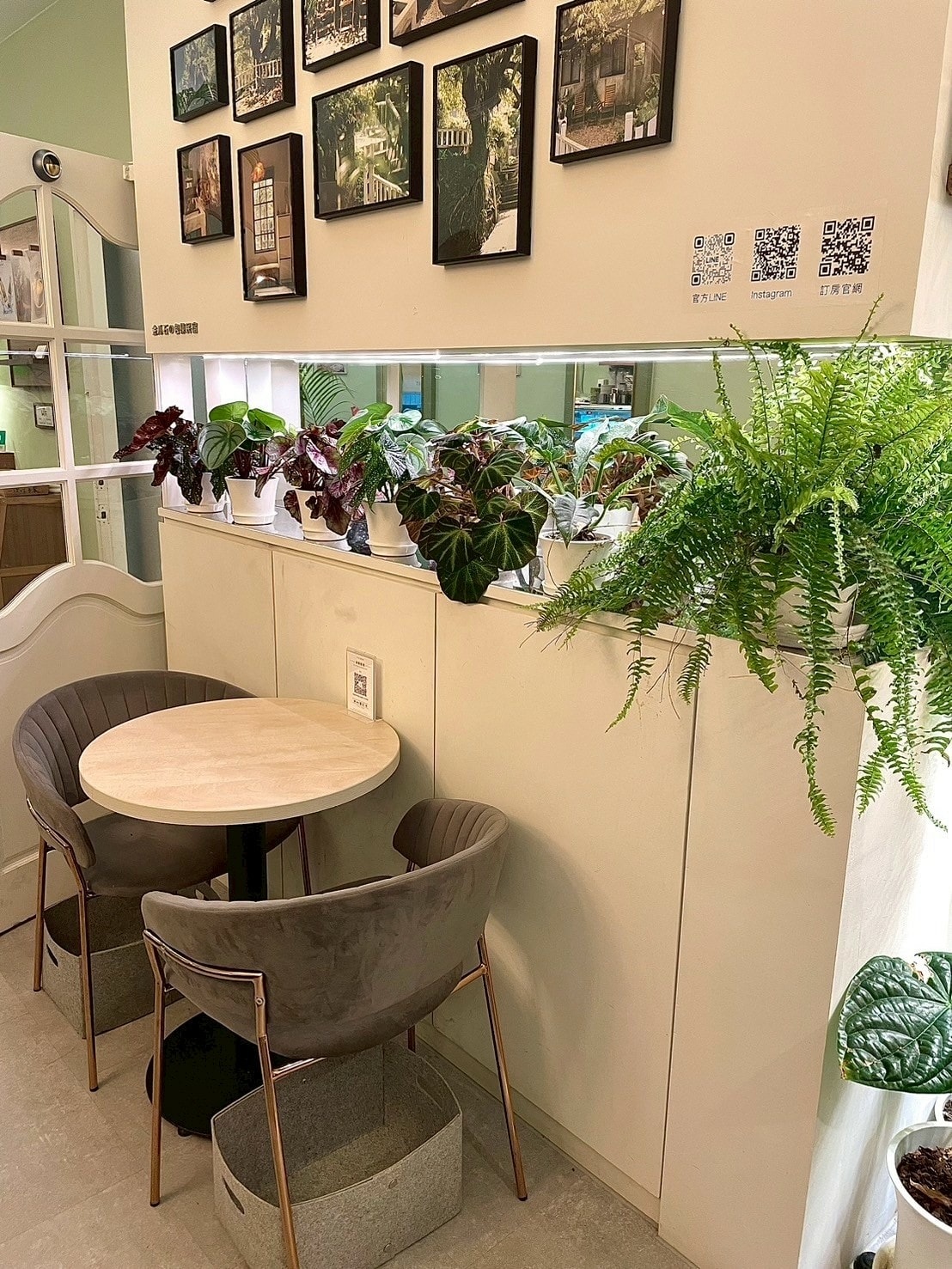 TING ROOM CAFÉ