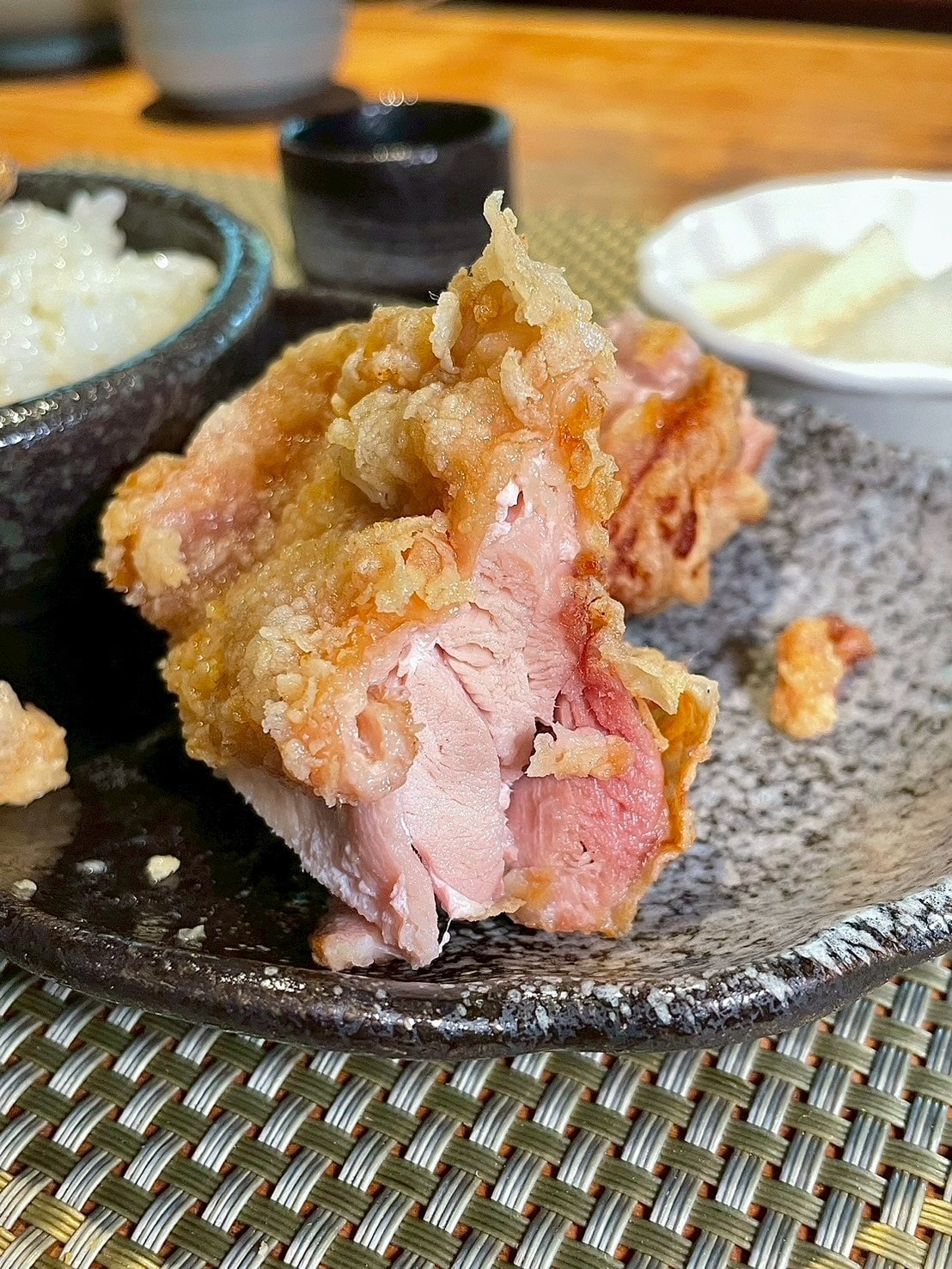 食記名流水岸新北新店烏來日式景觀餐廳x森林系玻璃屋,享受