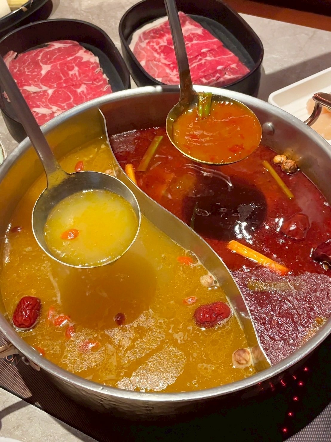 食記向辣王品集團旗下和牛、海鮮吃到飽麻辣火鍋西門店,最低