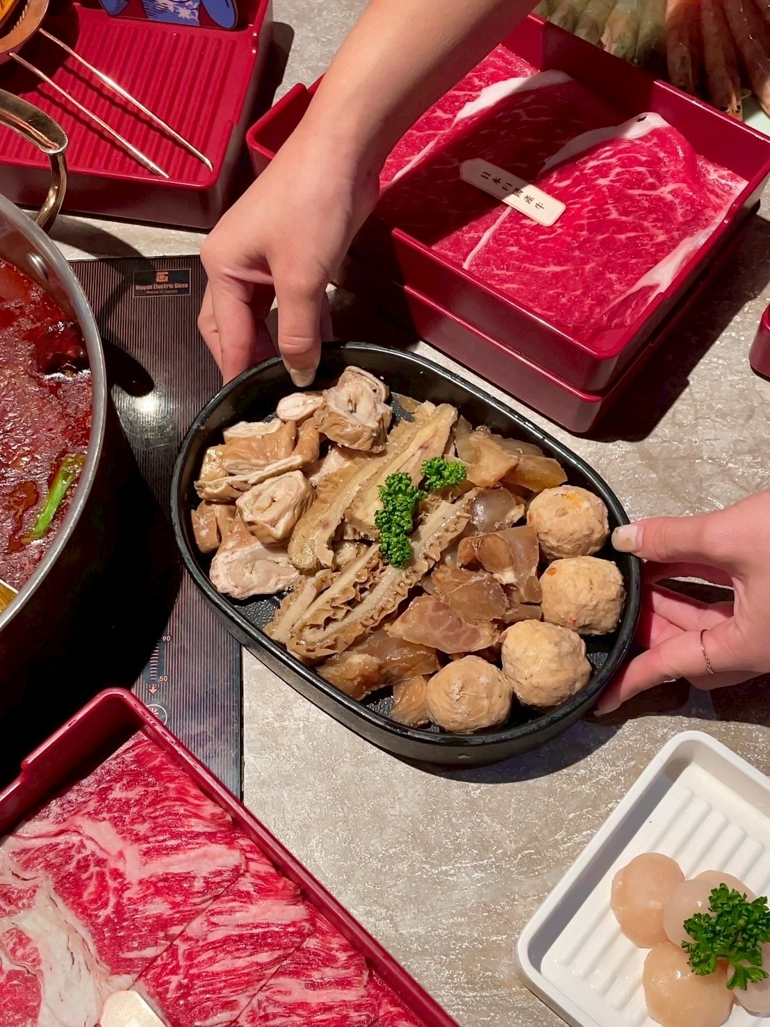 食記向辣王品集團旗下和牛、海鮮吃到飽麻辣火鍋西門店,最低