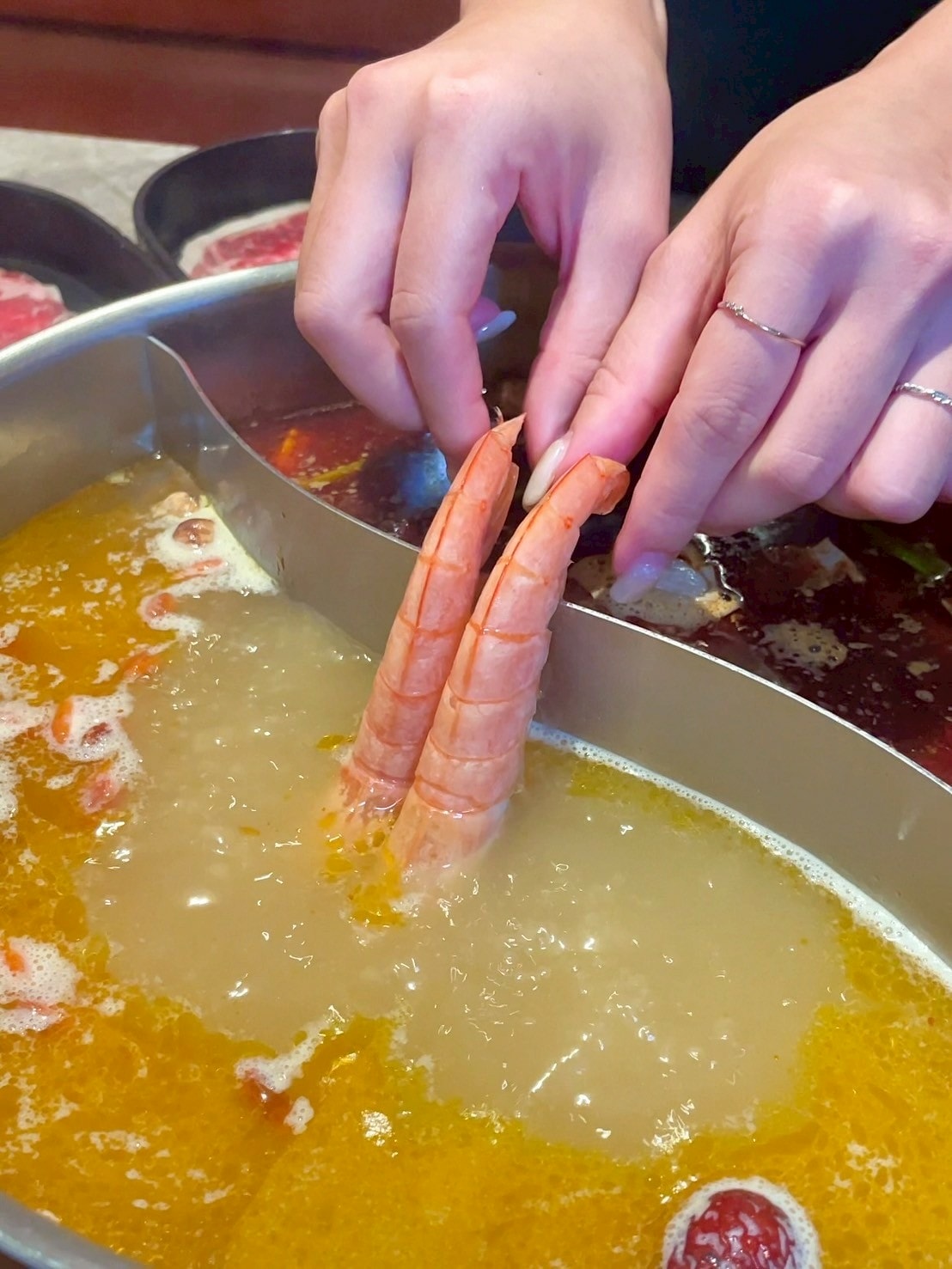 食記向辣王品集團旗下和牛、海鮮吃到飽麻辣火鍋西門店,最低