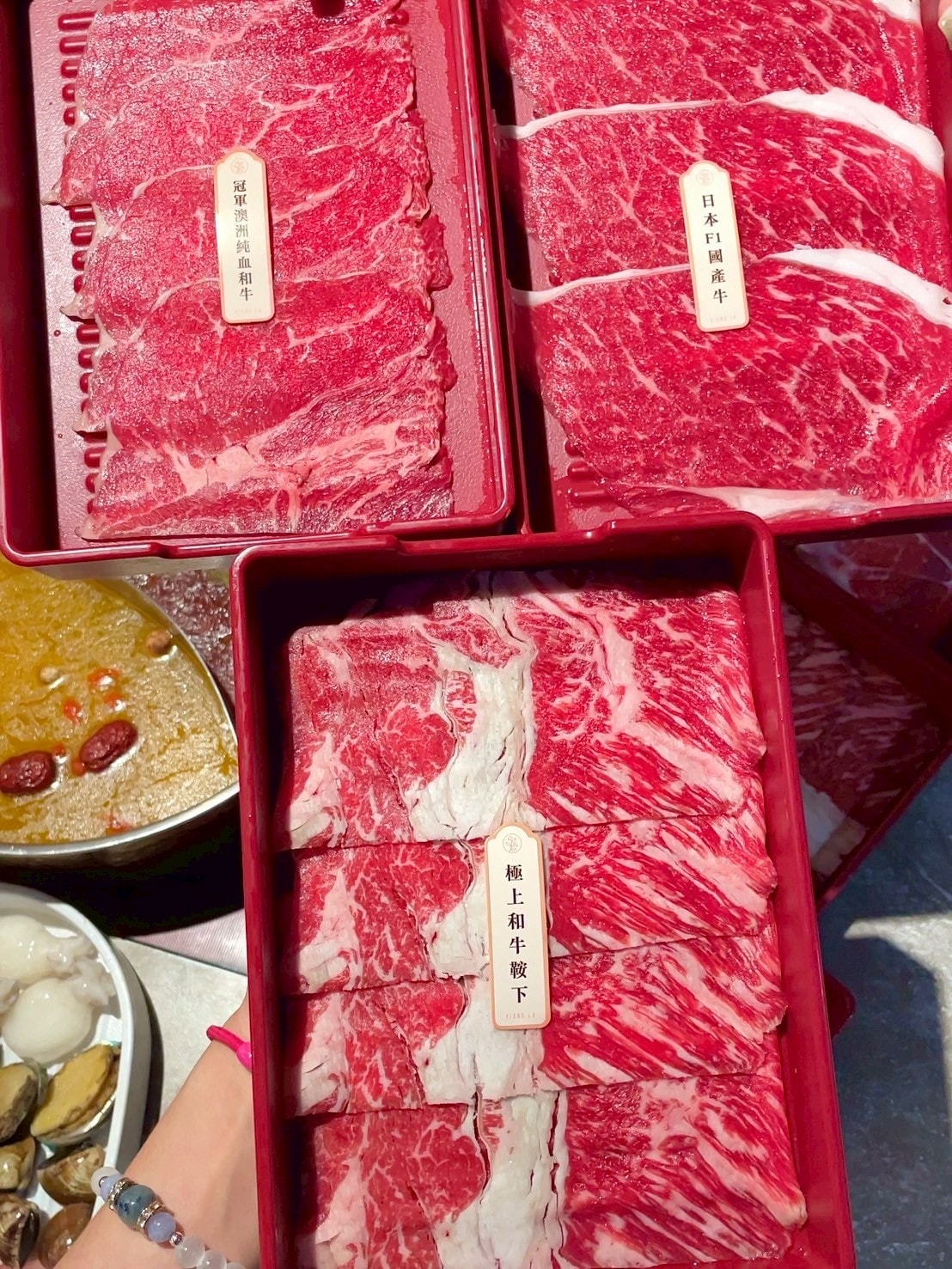 食記向辣王品集團旗下和牛、海鮮吃到飽麻辣火鍋西門店,最低