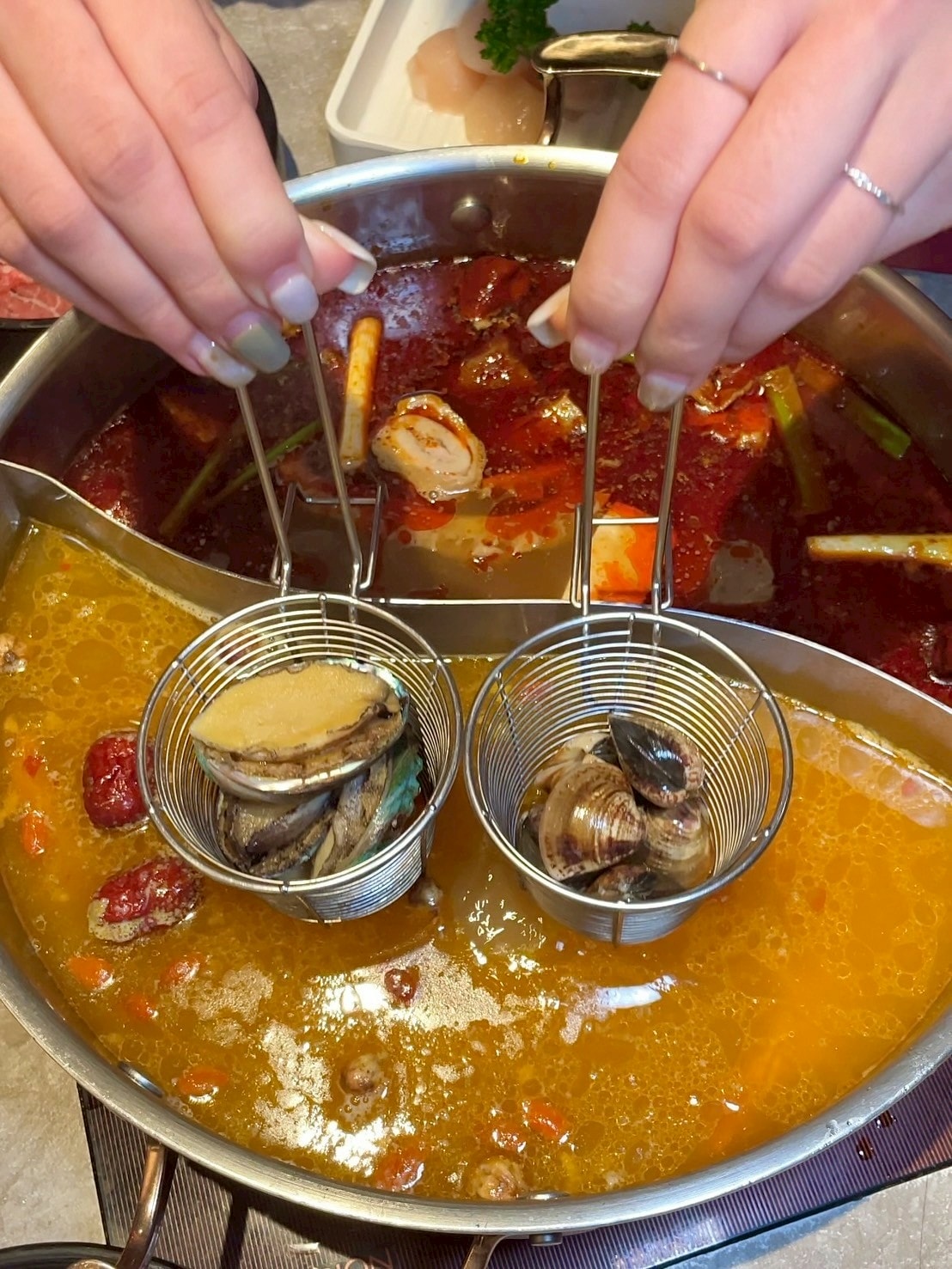 食記向辣王品集團旗下和牛、海鮮吃到飽麻辣火鍋西門店,最低