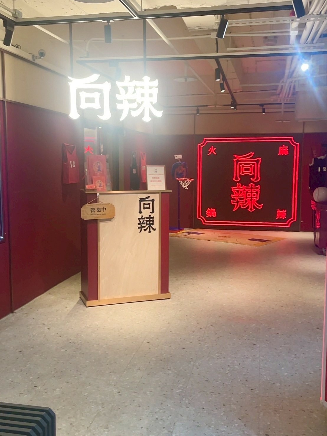 食記向辣王品集團旗下和牛、海鮮吃到飽麻辣火鍋西門店,最低