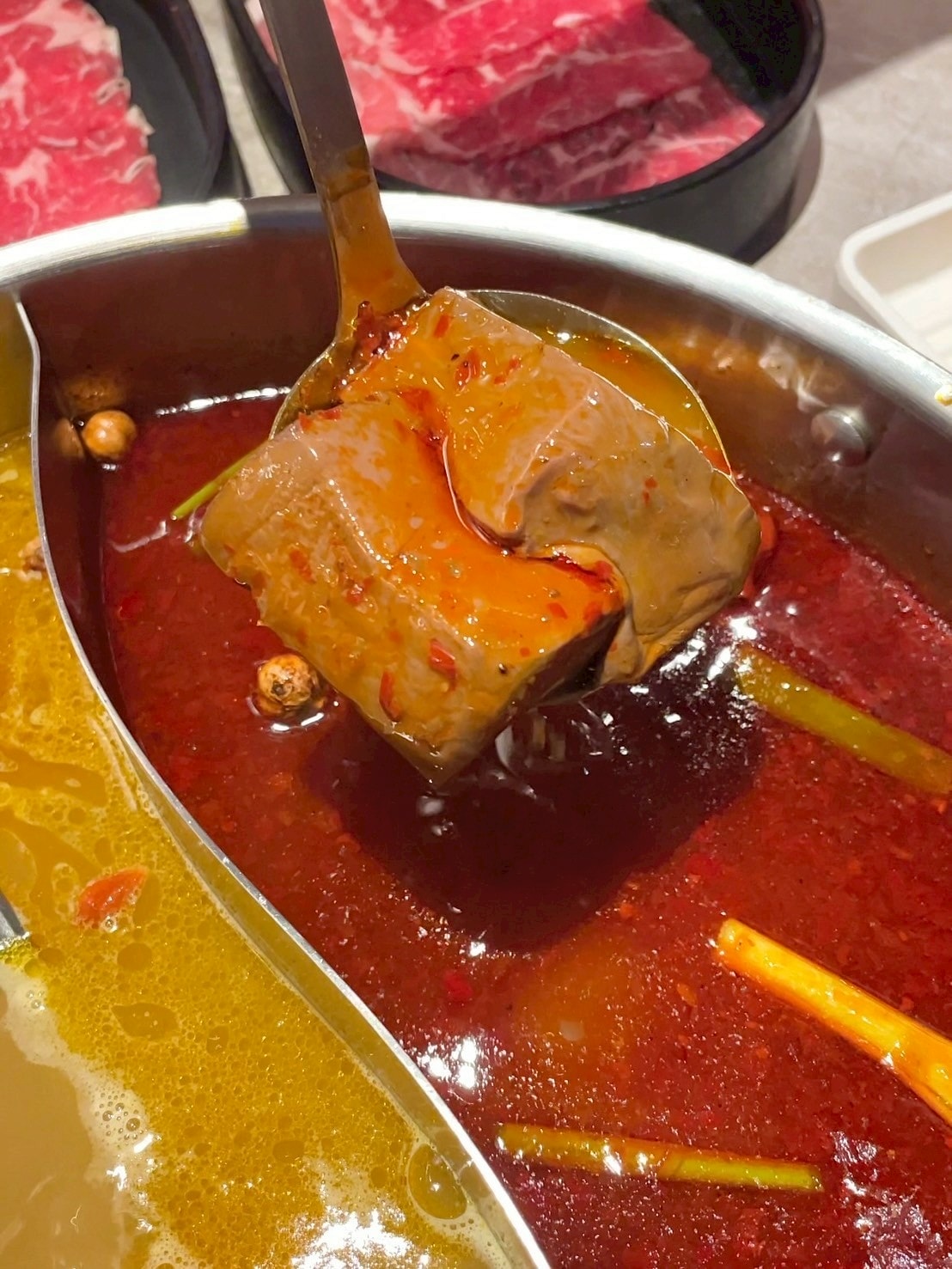 食記向辣王品集團旗下和牛、海鮮吃到飽麻辣火鍋西門店,最低