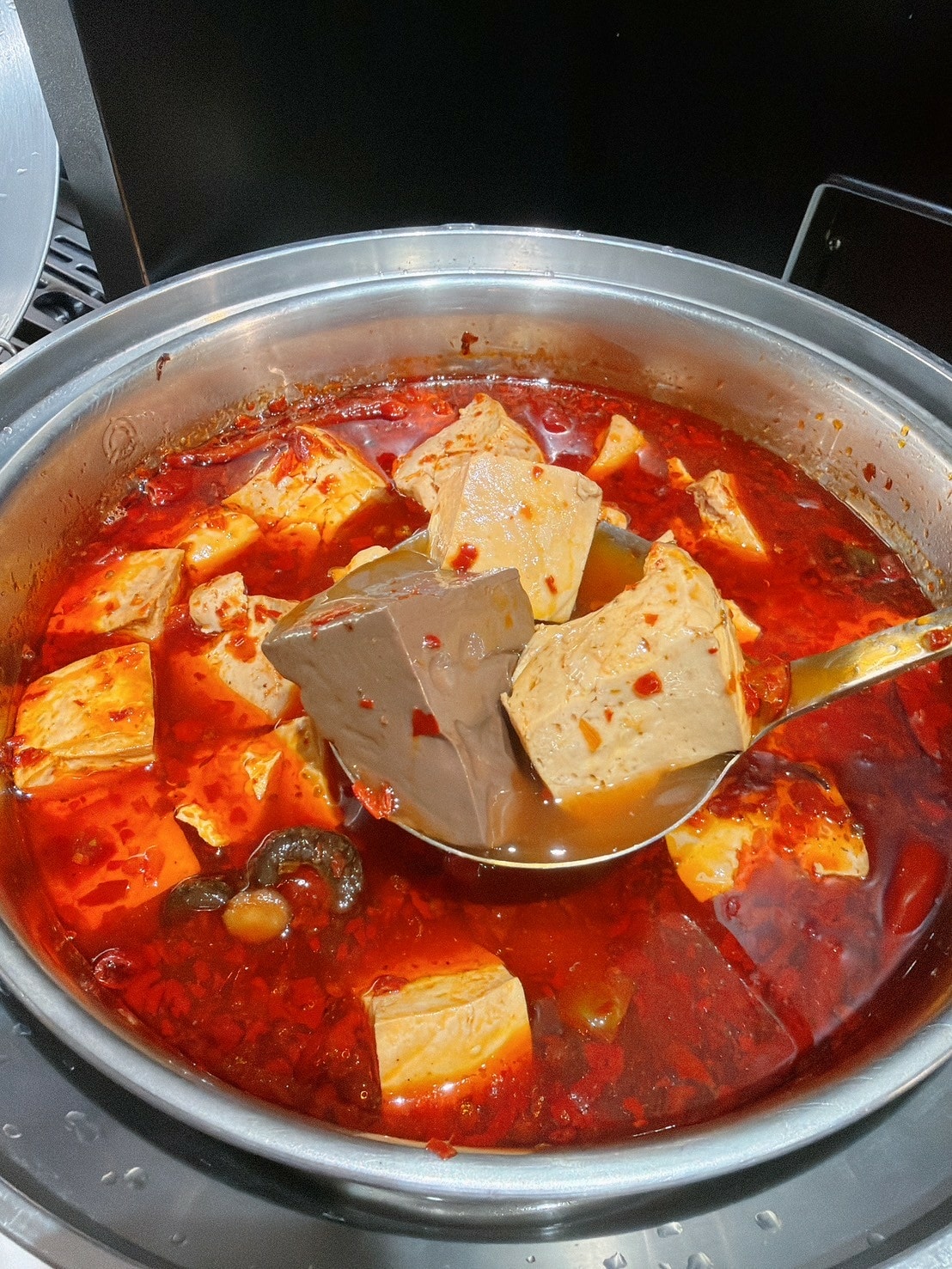 食記涮武鶴和牛鍋物新北板橋人氣和牛、帝王蟹吃到飽火鍋,日