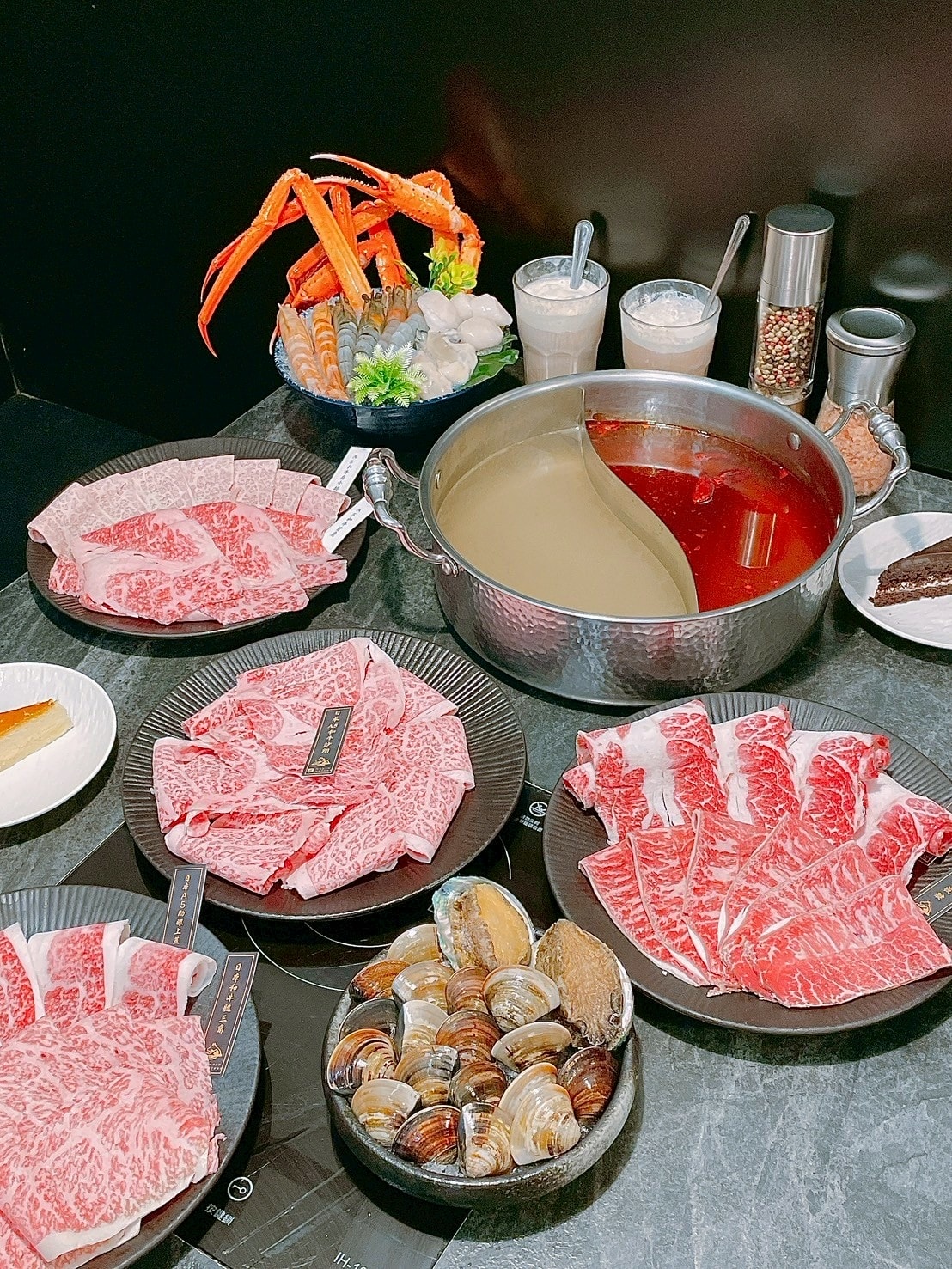 食記涮武鶴和牛鍋物新北板橋人氣和牛、帝王蟹吃到飽火鍋,日