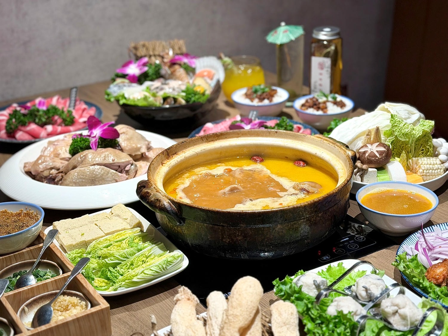 星曜雞湯｜台北必喝高級雞湯之一，用料不手軟的濃郁金黃暖雞湯