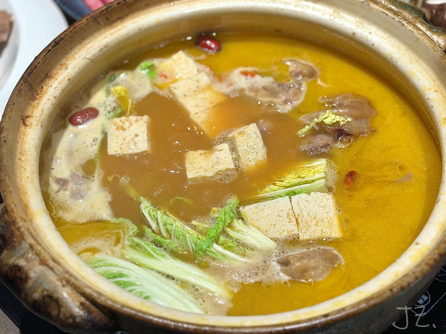 星曜雞湯｜台北必喝高級雞湯之一，用料不手軟的濃郁金黃暖雞湯