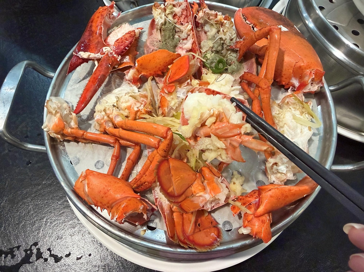 食記★蒸天下海鮮蒸氣火鍋｜板橋在地十年的全程桌邊服務，一鍋三吃澎派海鮮餐廳