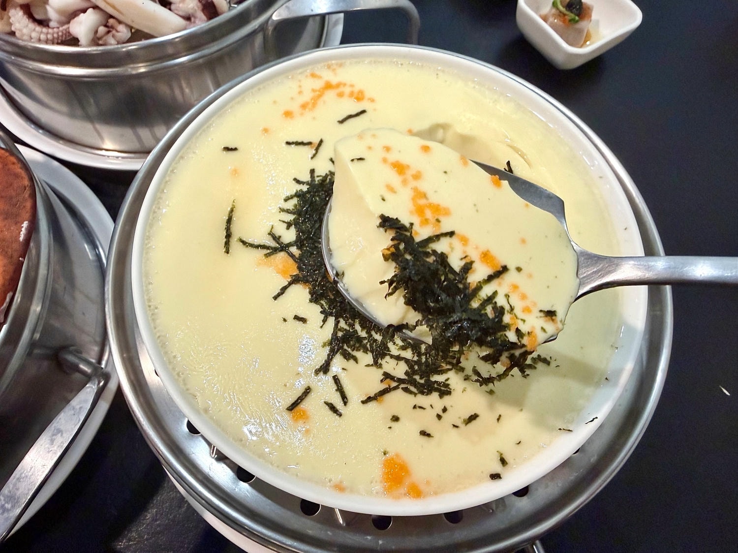 食記★蒸天下海鮮蒸氣火鍋｜板橋在地十年的全程桌邊服務，一鍋三吃澎派海鮮餐廳
