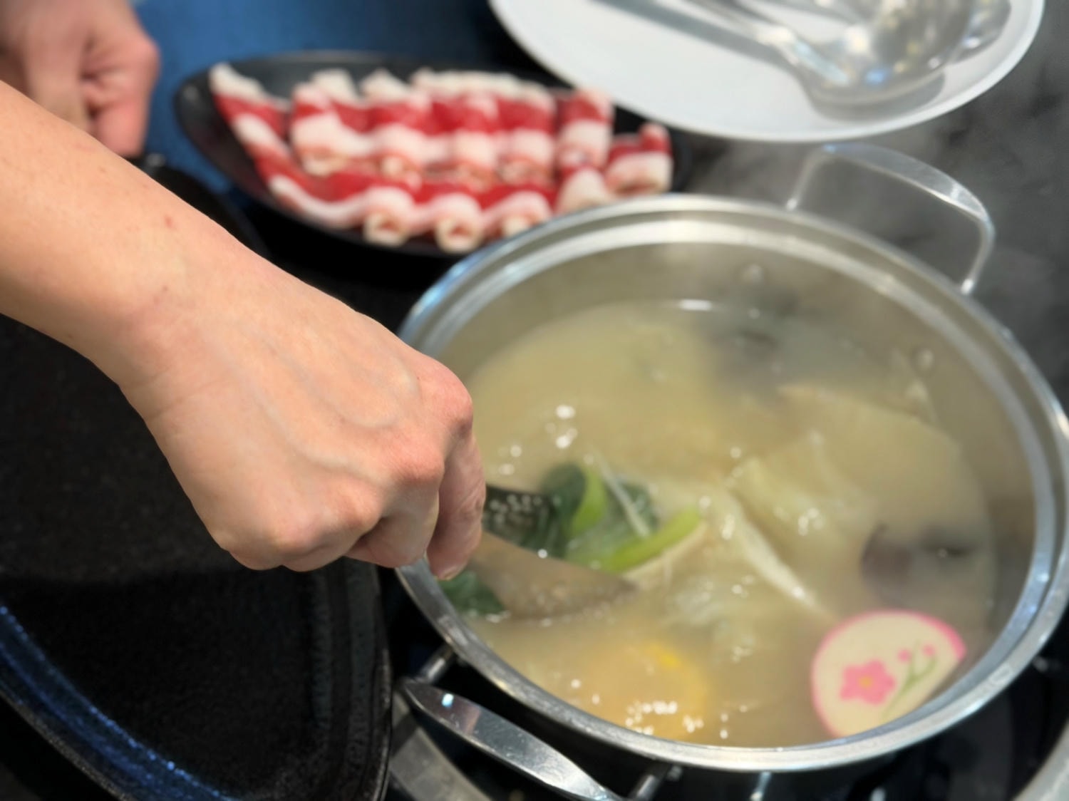 食記★蒸天下海鮮蒸氣火鍋｜板橋在地十年的全程桌邊服務，一鍋三吃澎派海鮮餐廳
