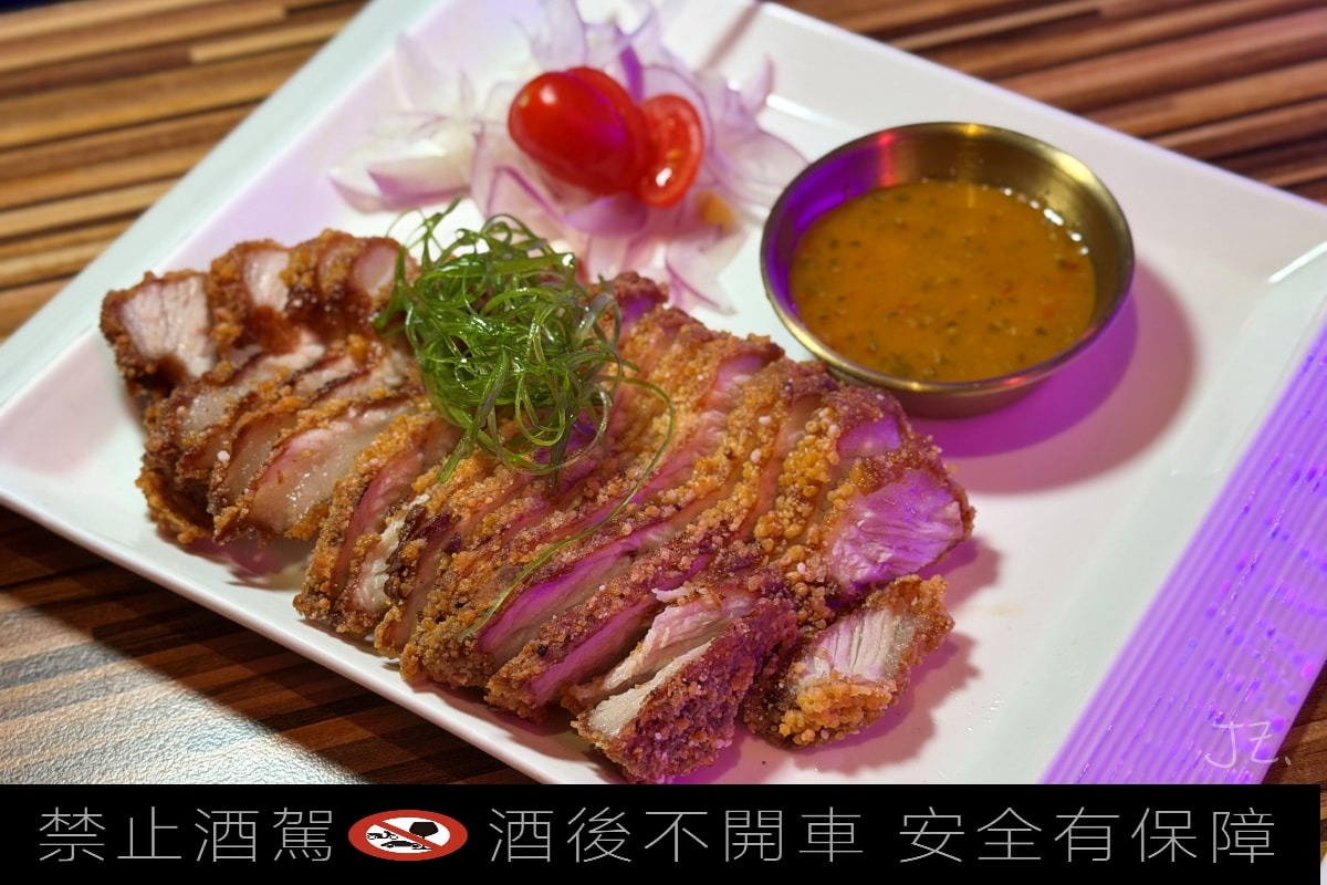 食記★鹿餐酒館｜新北永和深夜美食 週末駐唱餐酒館的微醺夜生活