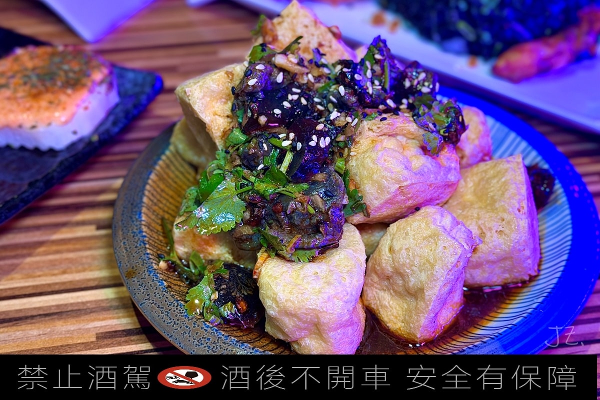 食記★鹿餐酒館｜新北永和深夜美食 週末駐唱餐酒館的微醺夜生活