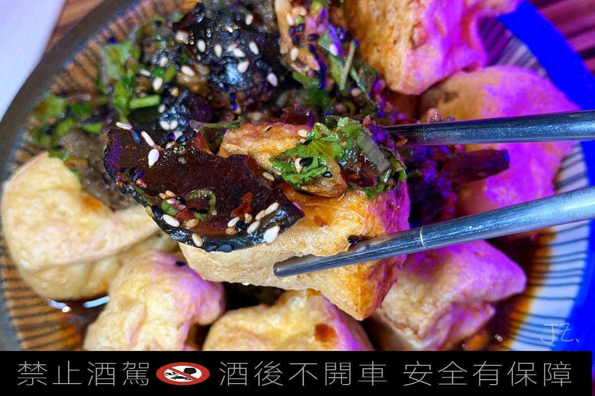 食記★鹿餐酒館｜新北永和深夜美食 週末駐唱餐酒館的微醺夜生活