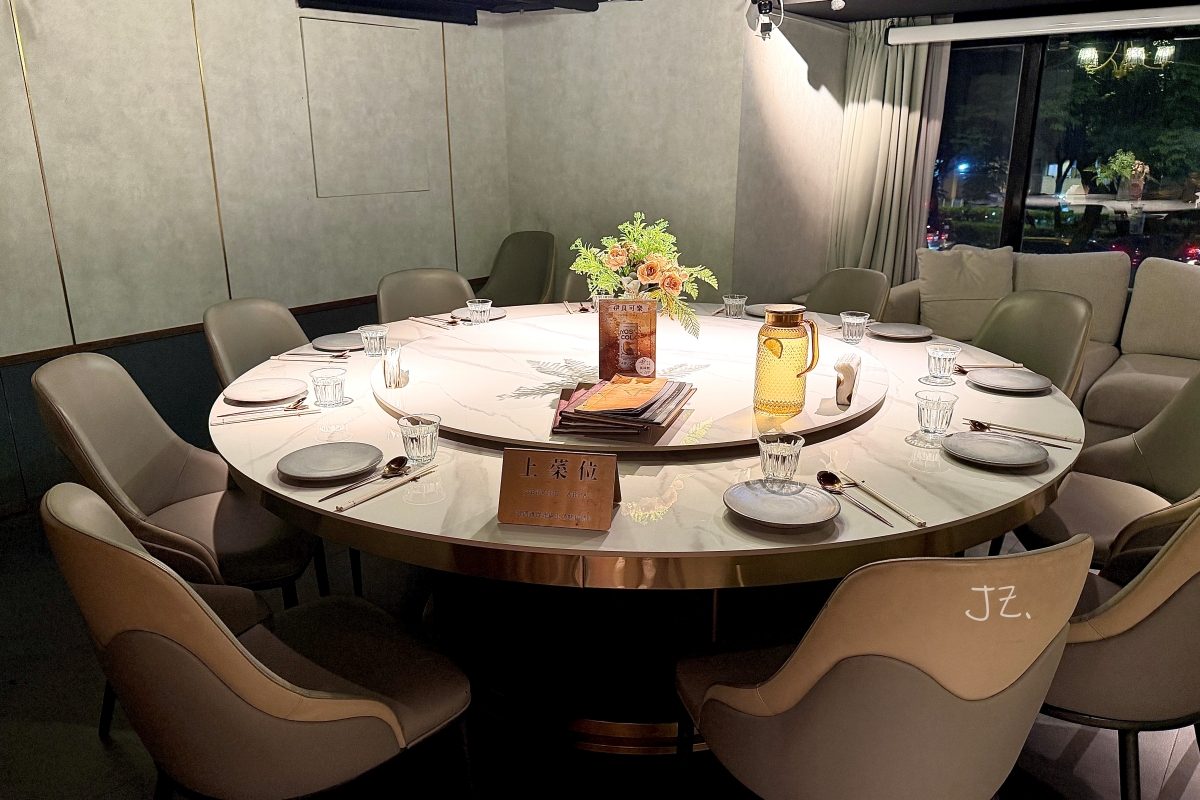 弎弎川酒｜台北創意川菜料理，川菜餐酒館、包廂聚餐一次滿足